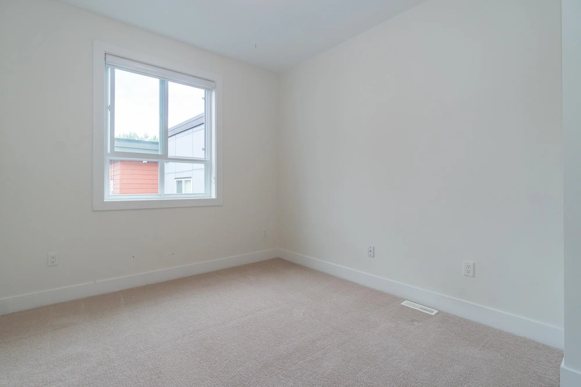 6 1670 160 Street