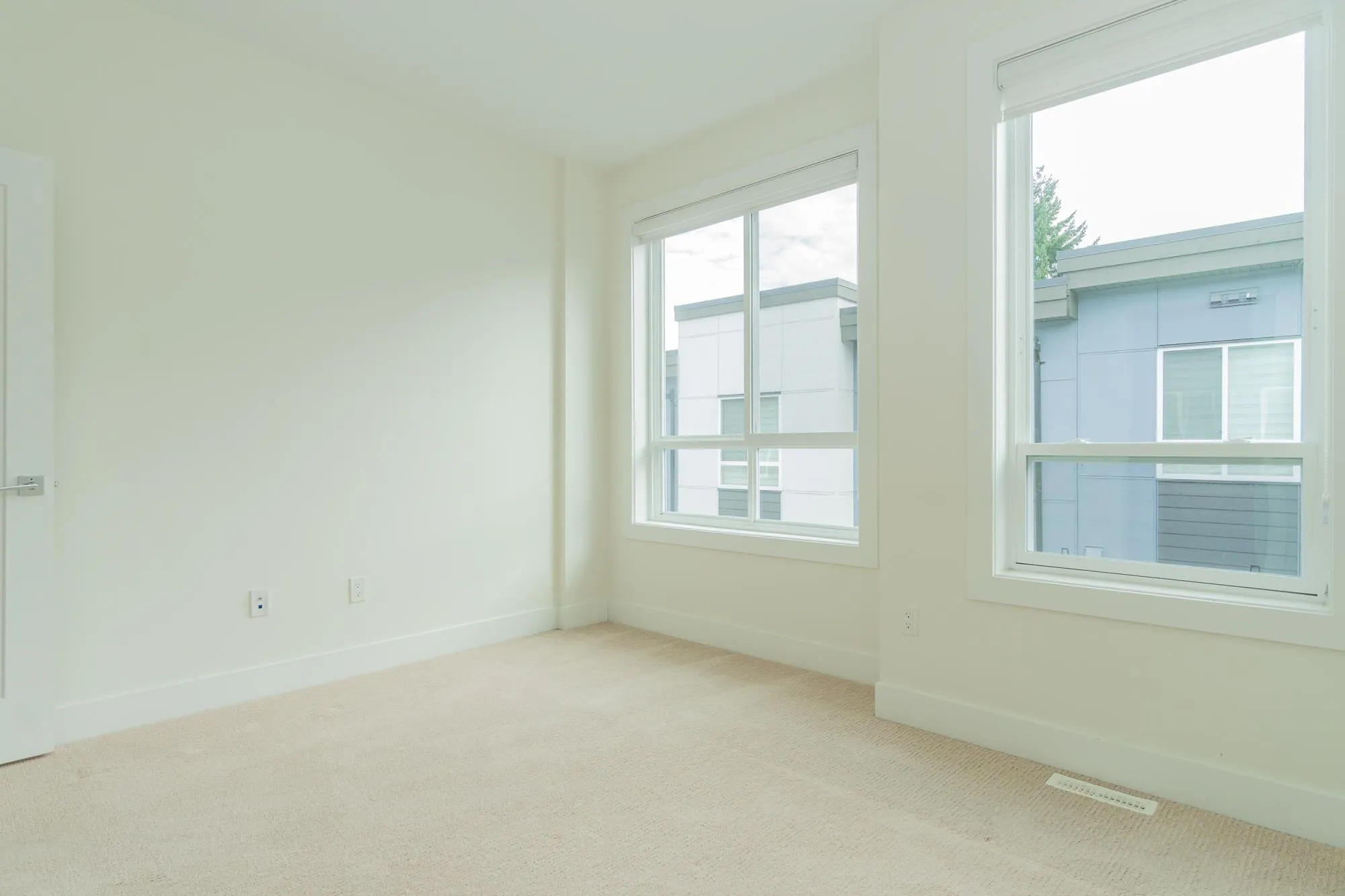 6 1670 160 Street