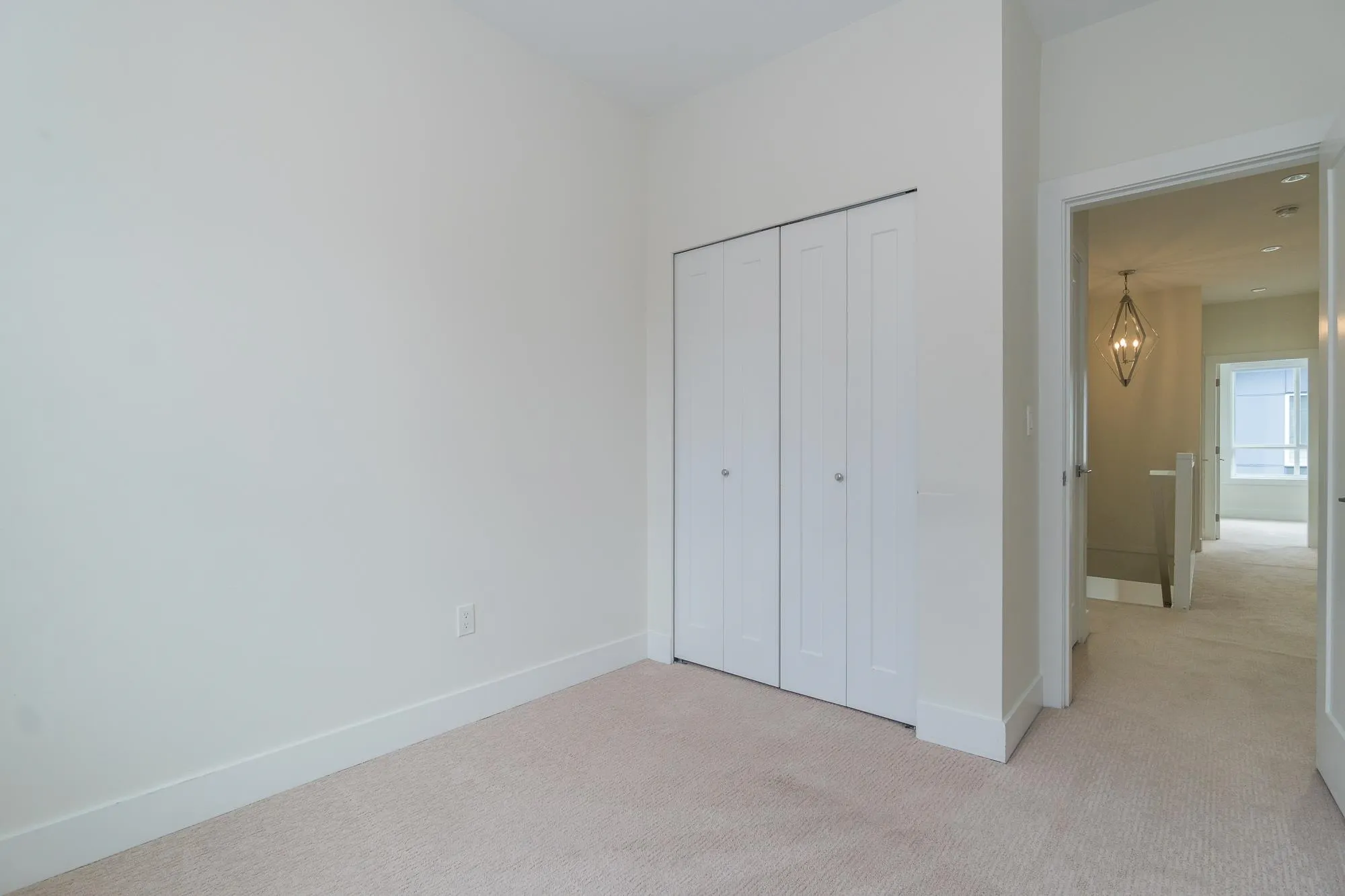 6 1670 160 Street