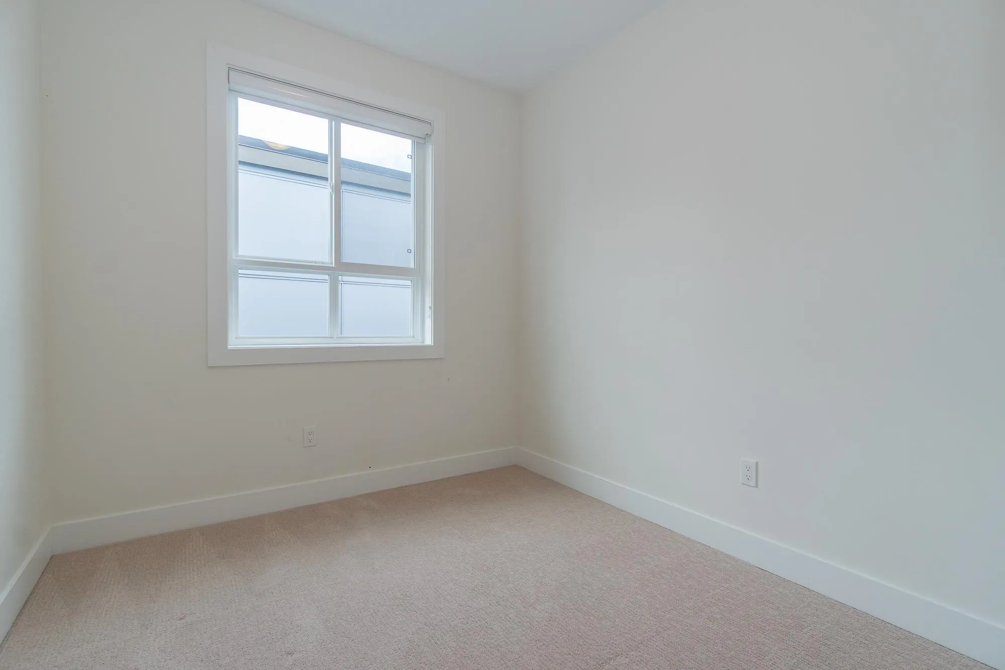 6 1670 160 Street
