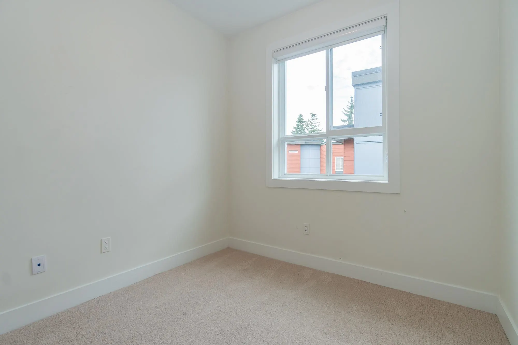 6 1670 160 Street