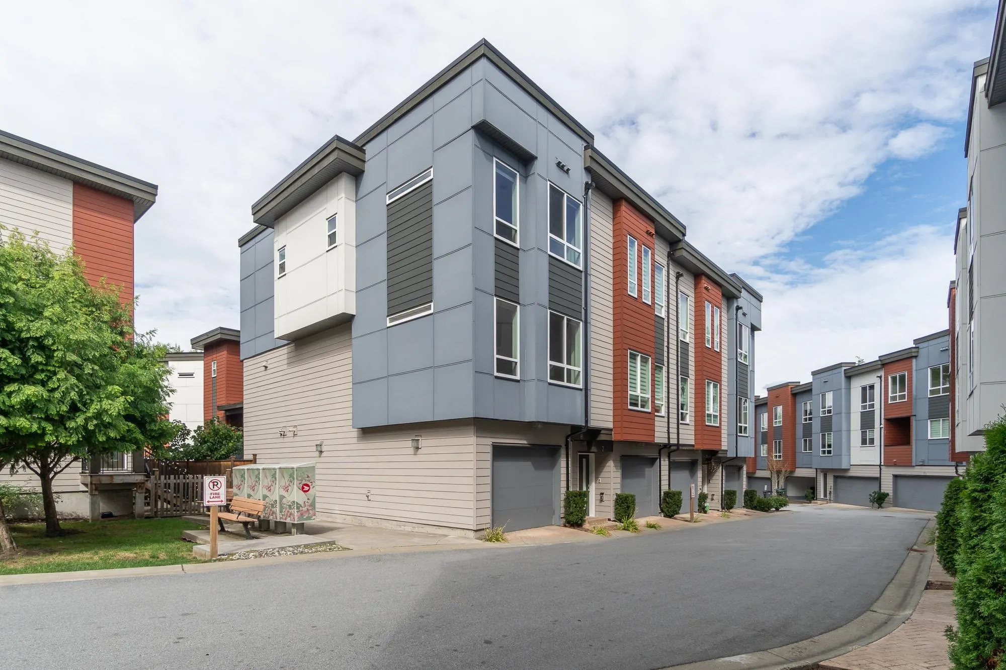 6 1670 160 Street