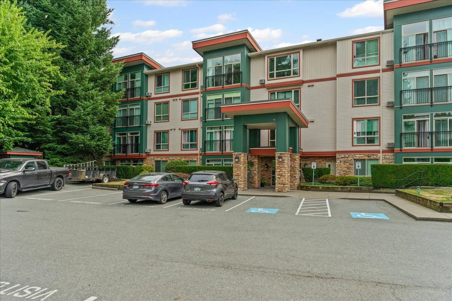 303 33485 South Fraser Way
