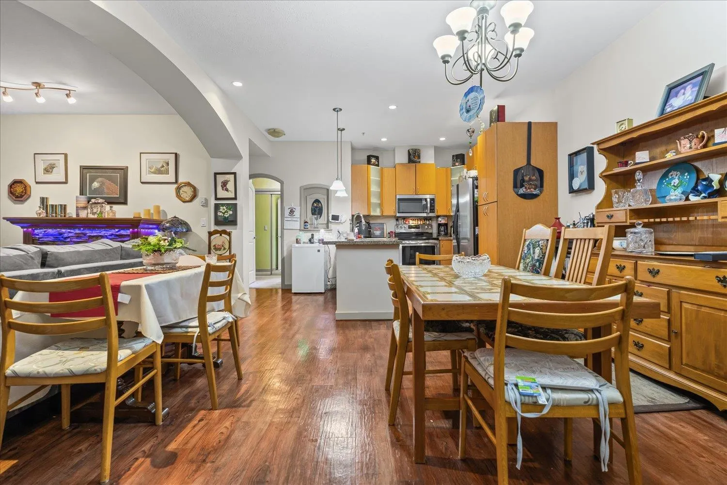 303 33485 South Fraser Way
