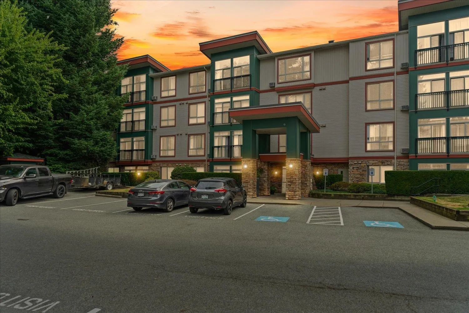 303 33485 South Fraser Way