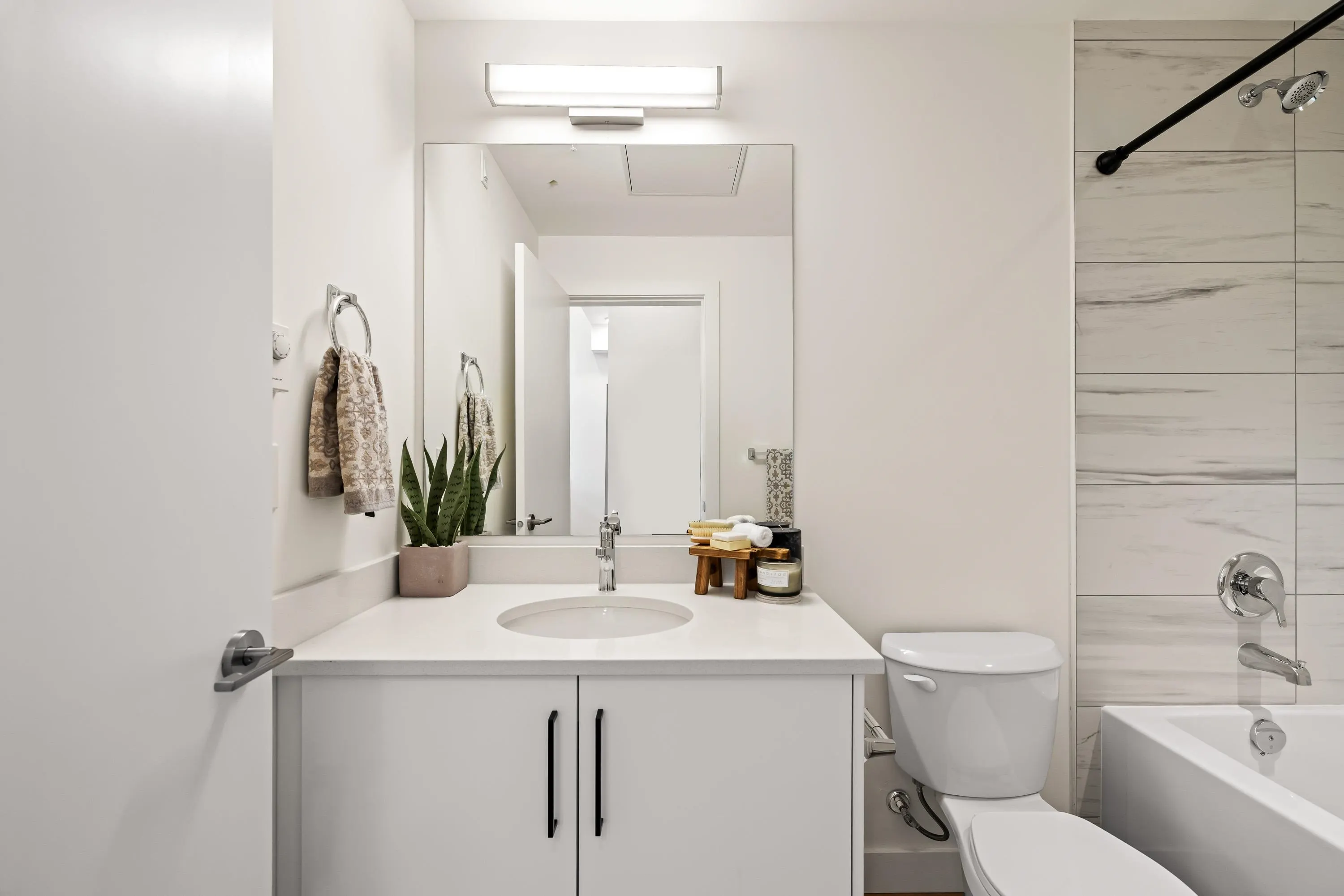 511 33816 South Fraser Way