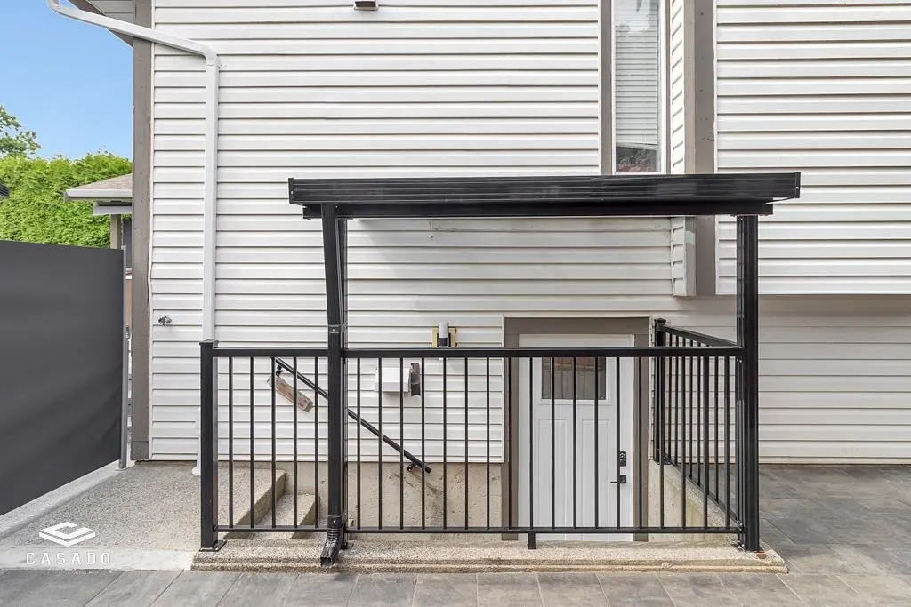 1225 Royal Court
