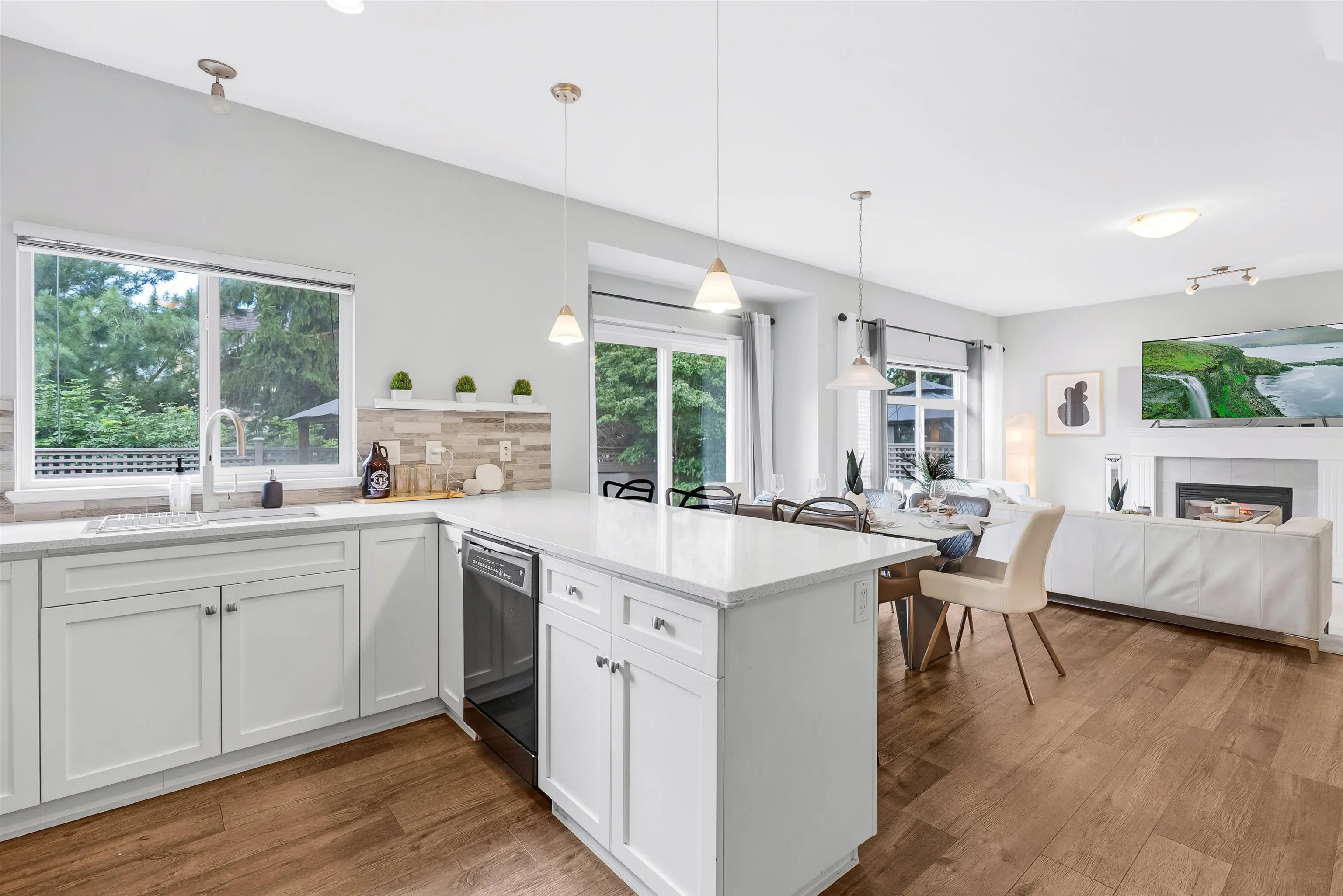 5 3363 Rosemary Heights Crescent