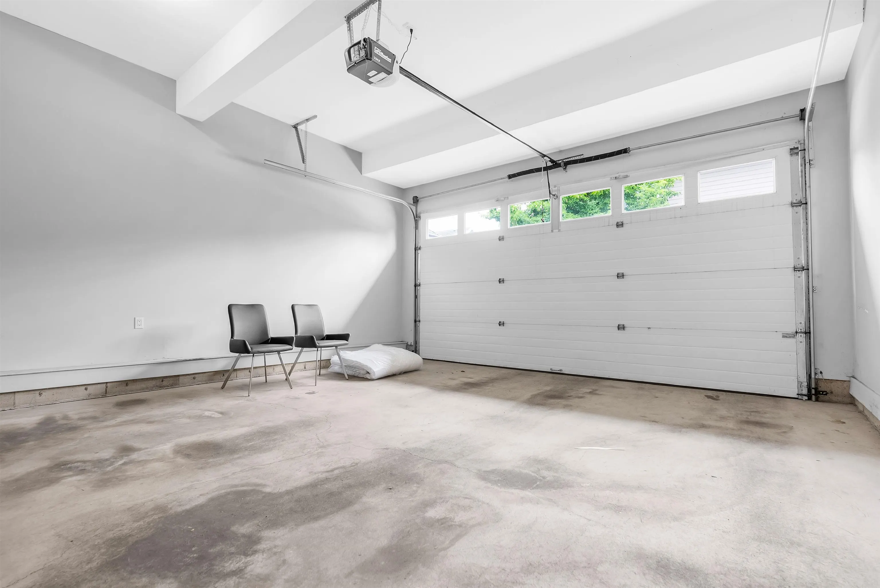 5 3363 Rosemary Heights Crescent