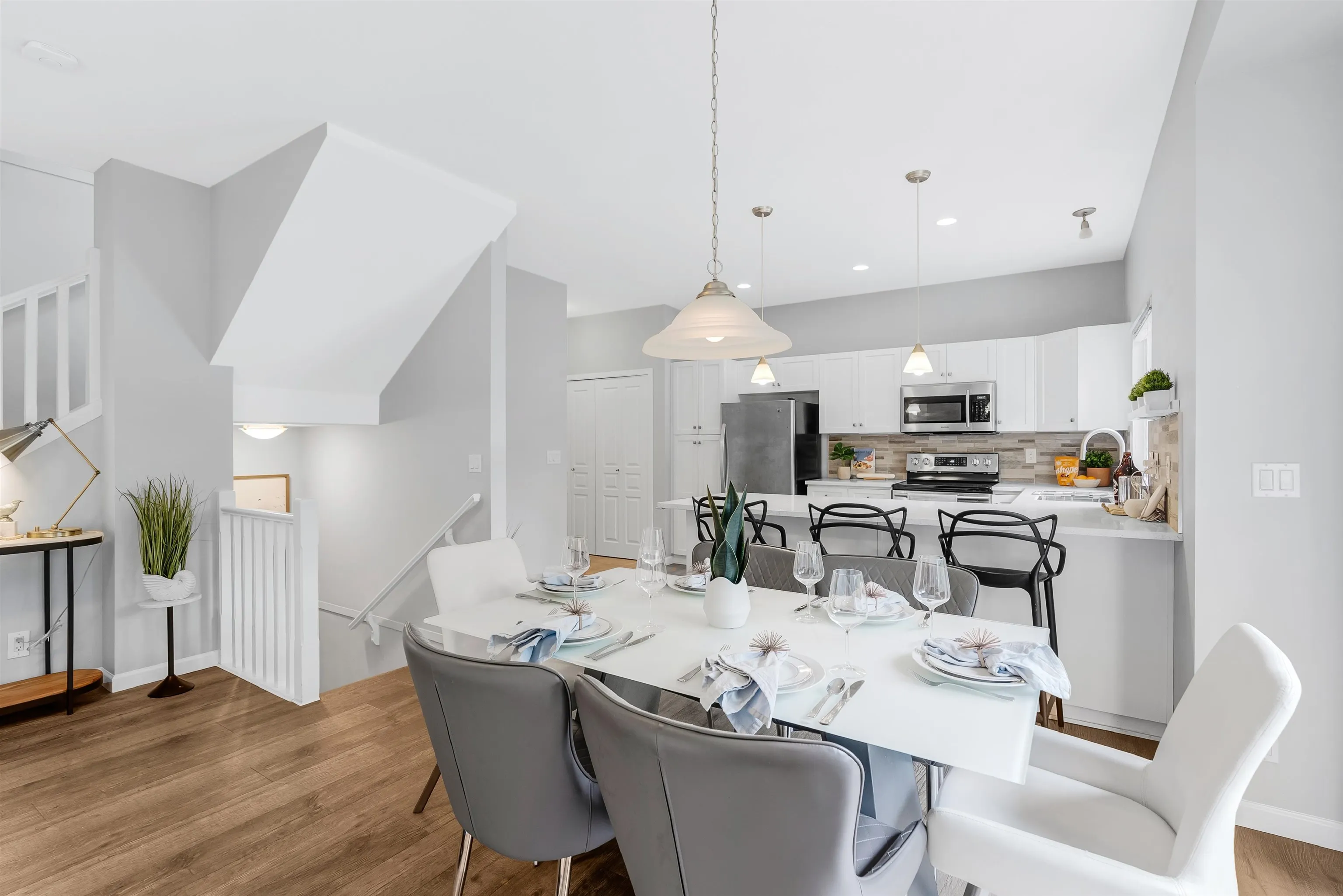5 3363 Rosemary Heights Crescent