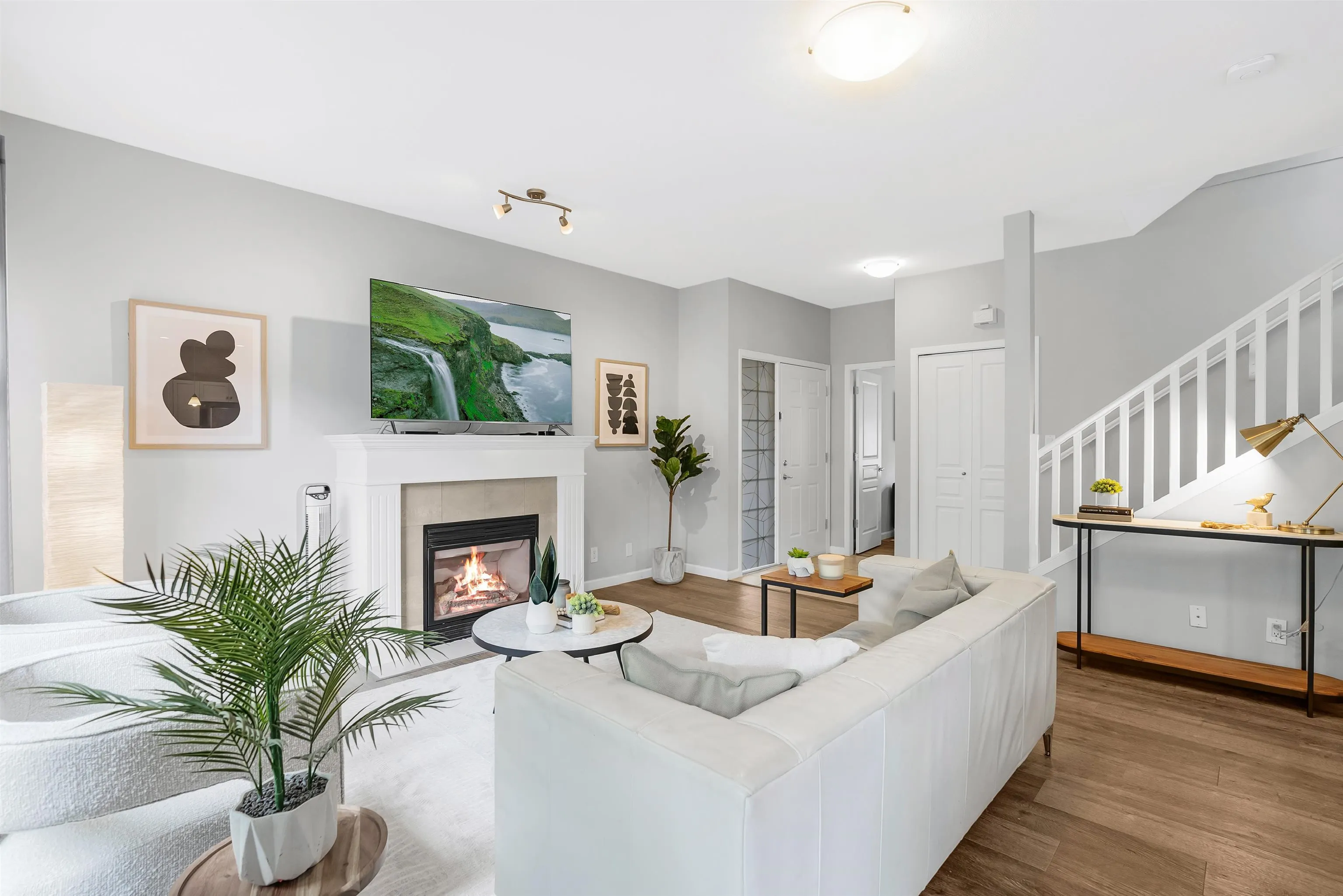 5 3363 Rosemary Heights Crescent