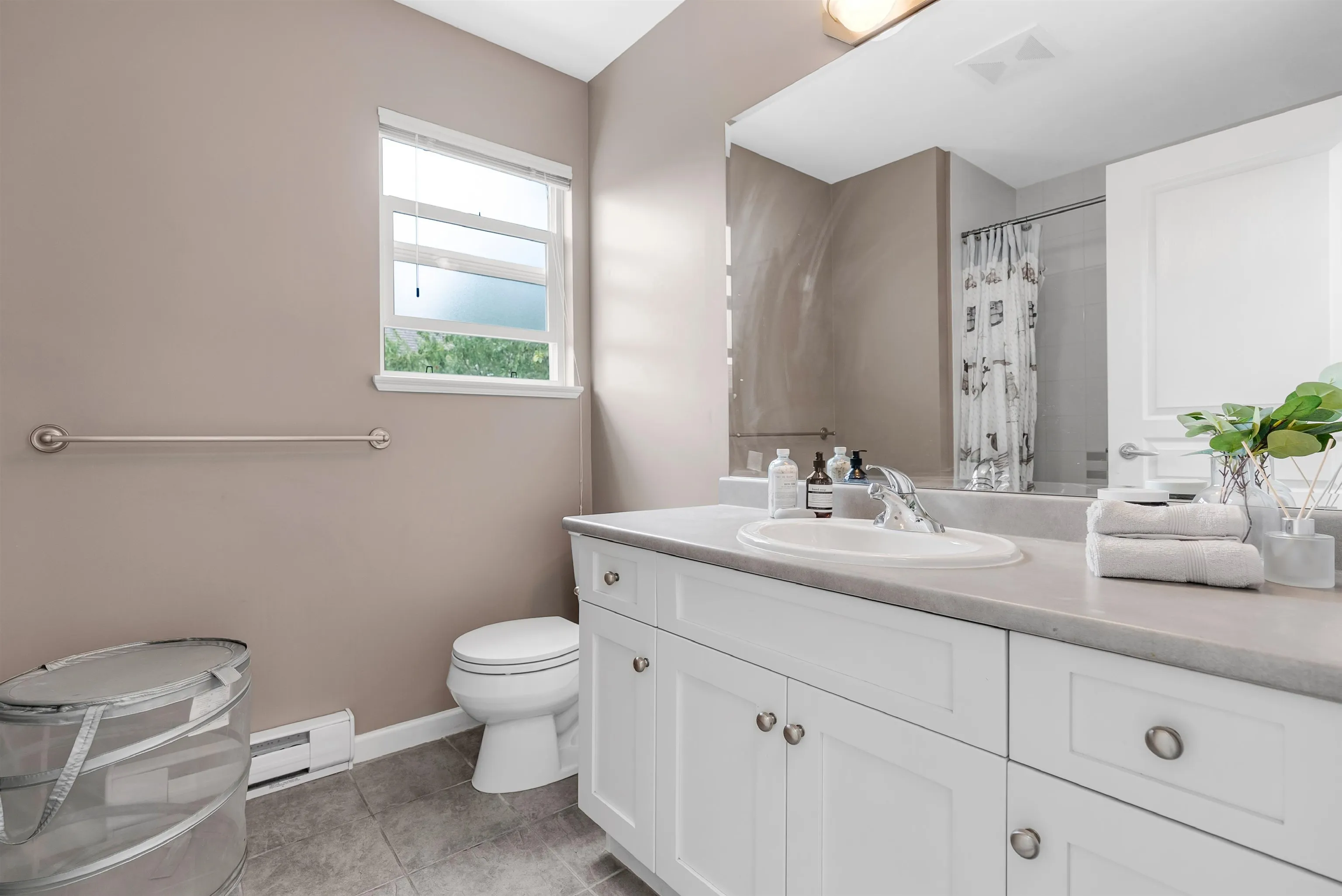 5 3363 Rosemary Heights Crescent