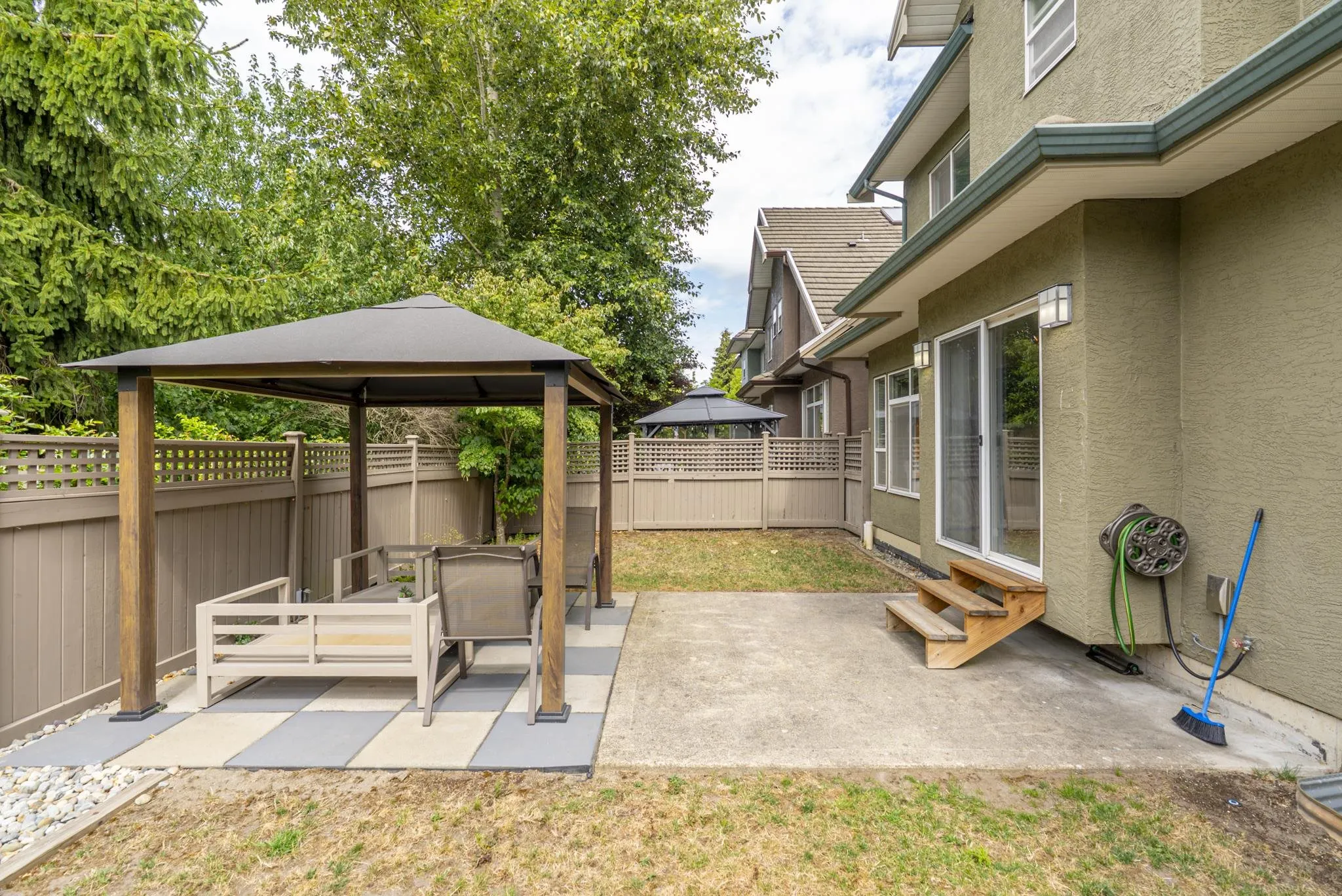 5 3363 Rosemary Heights Crescent
