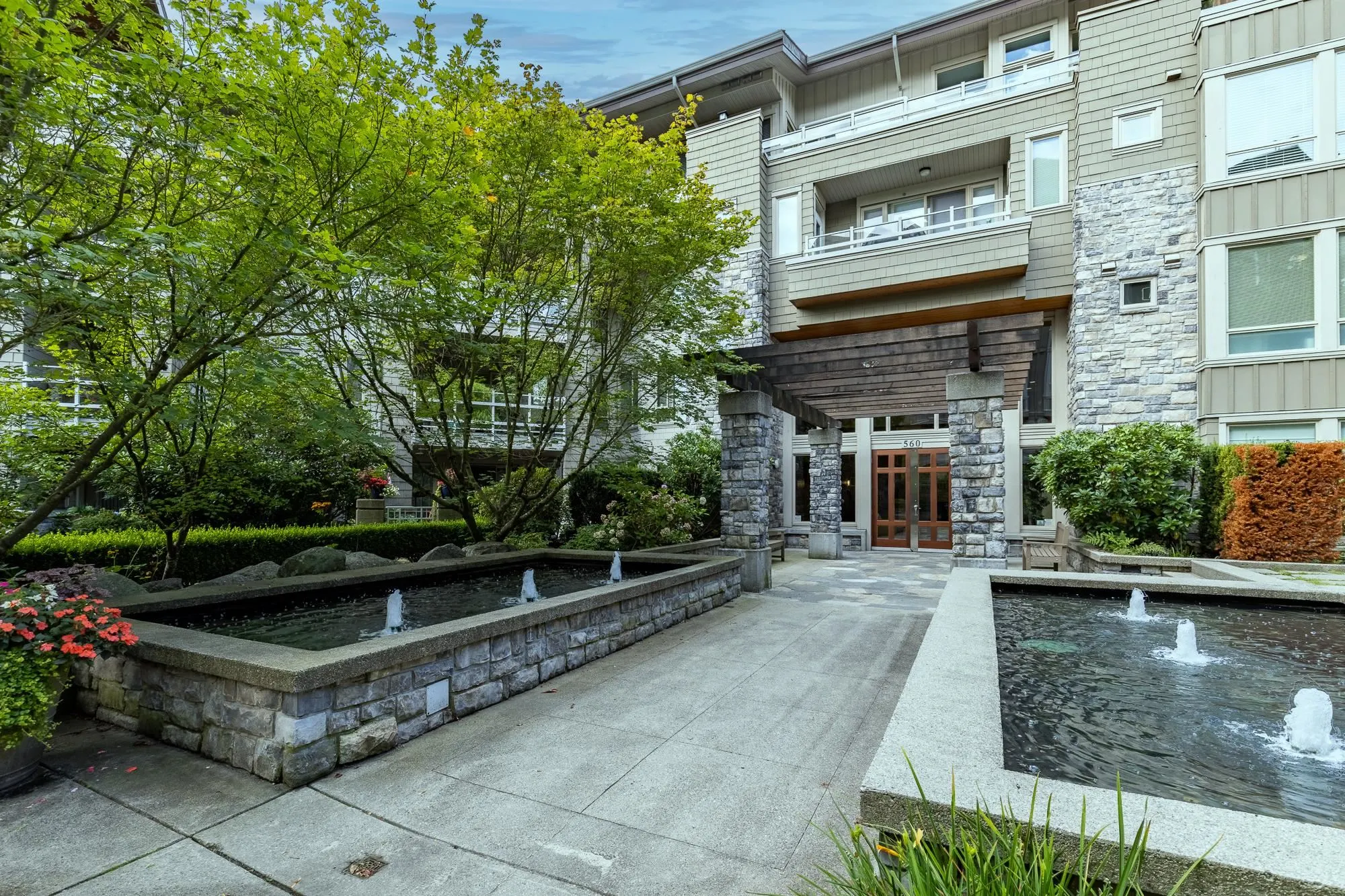 301 560 Raven Woods Drive