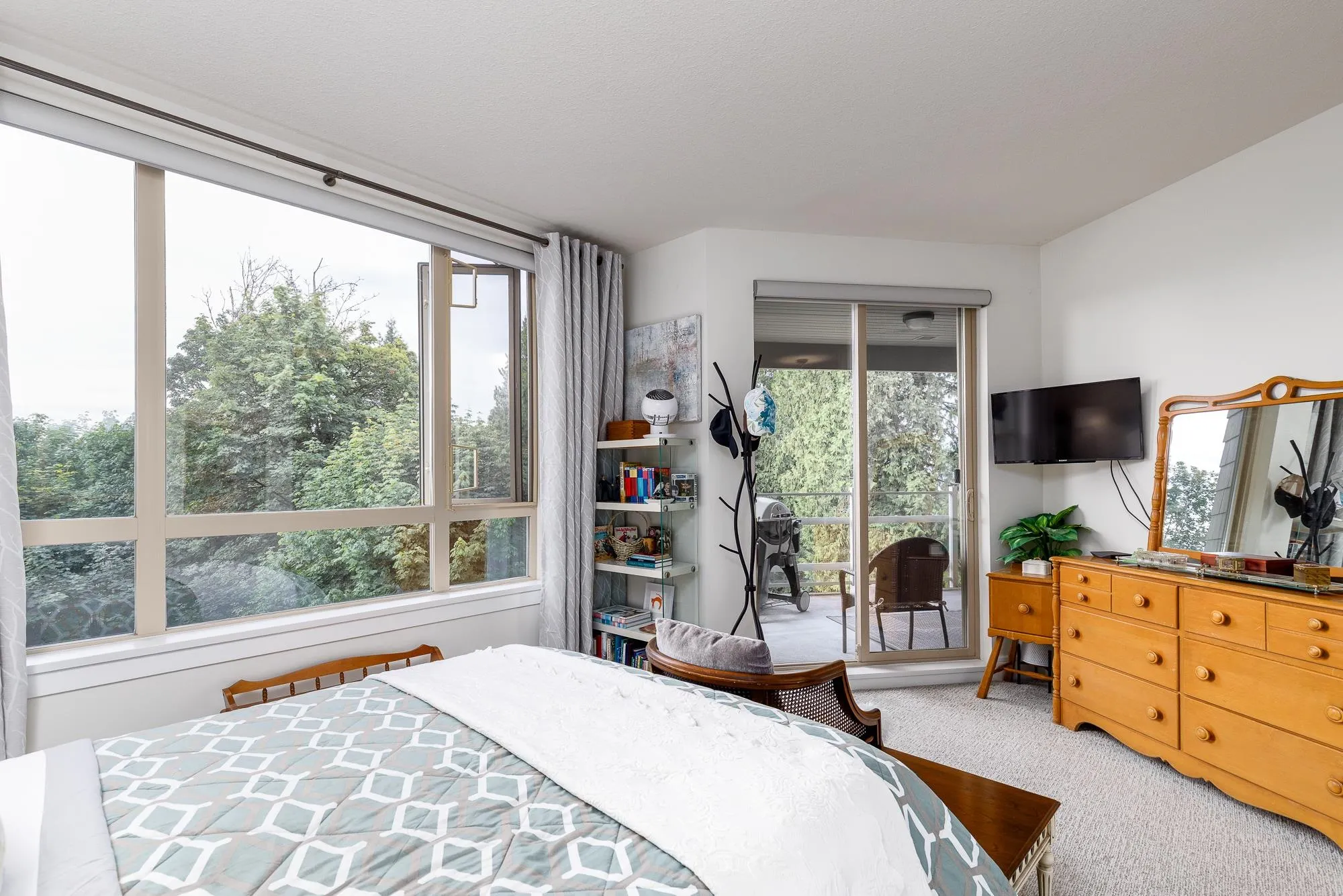 301 560 Raven Woods Drive