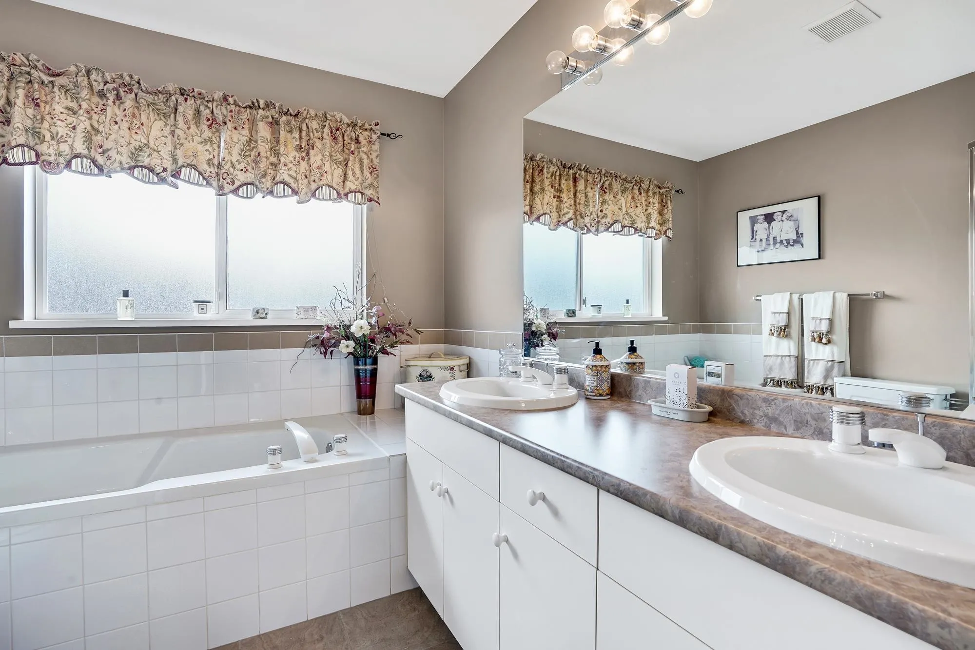 29 31406 Upper Maclure Road