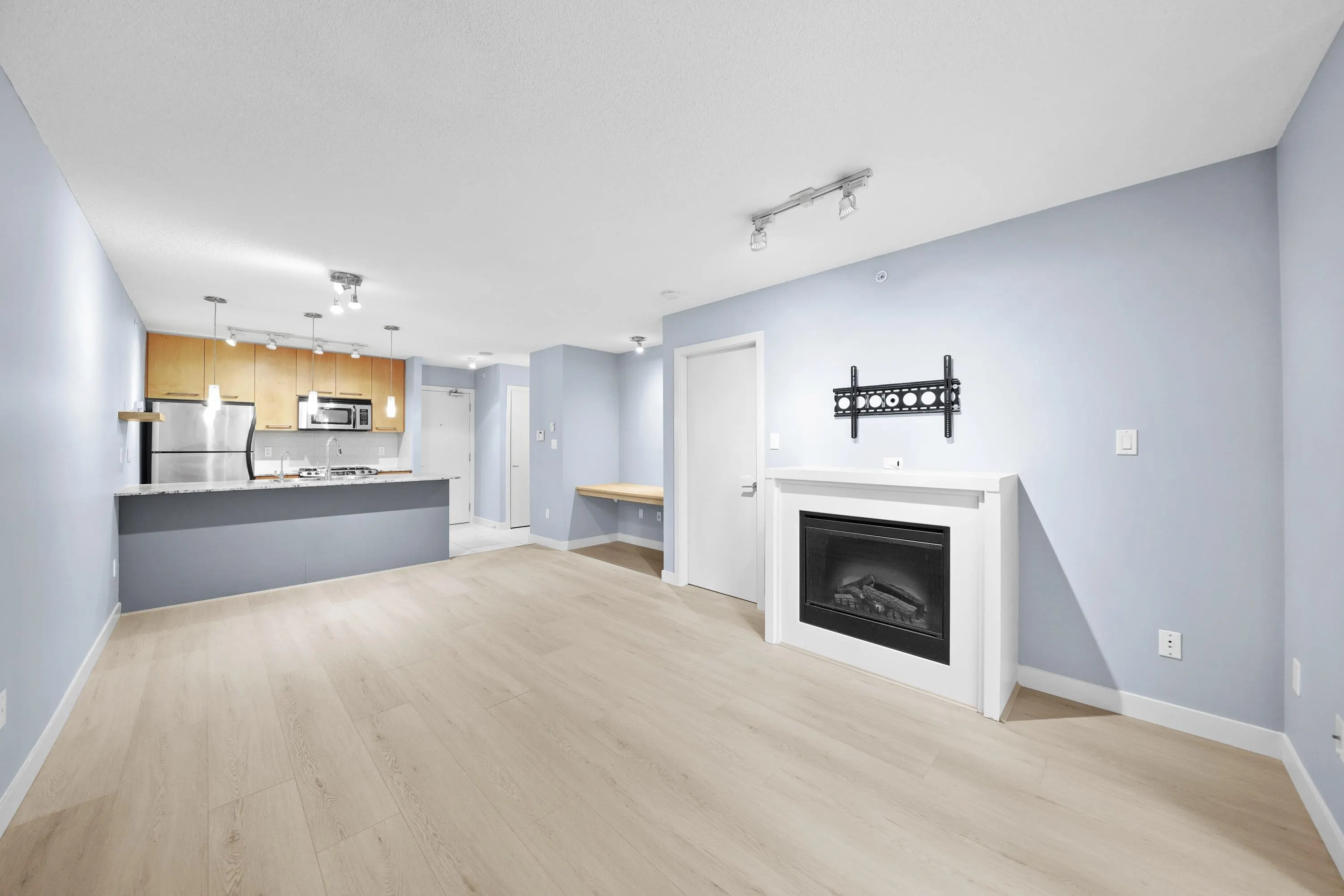 303 2979 Glen Drive