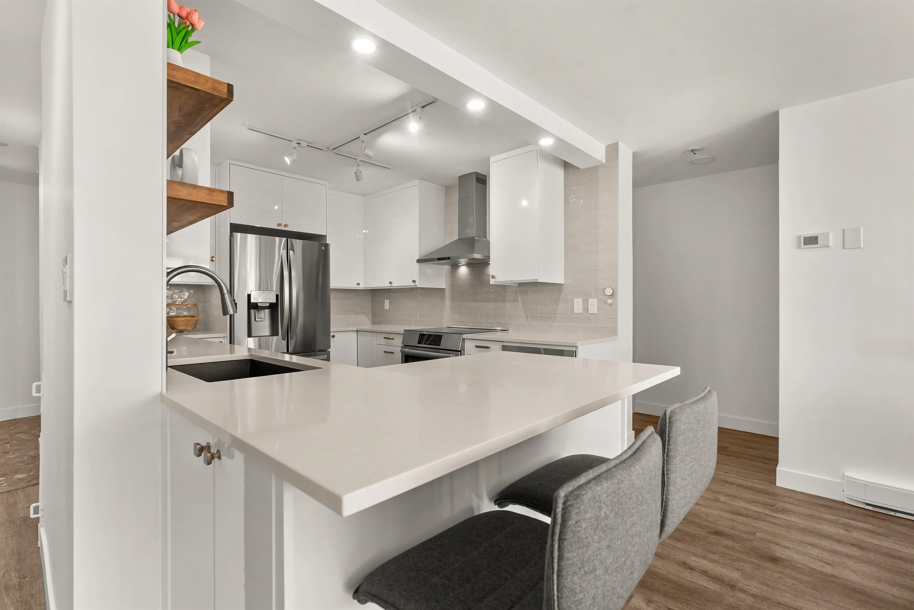 1602 8 Laguna Court