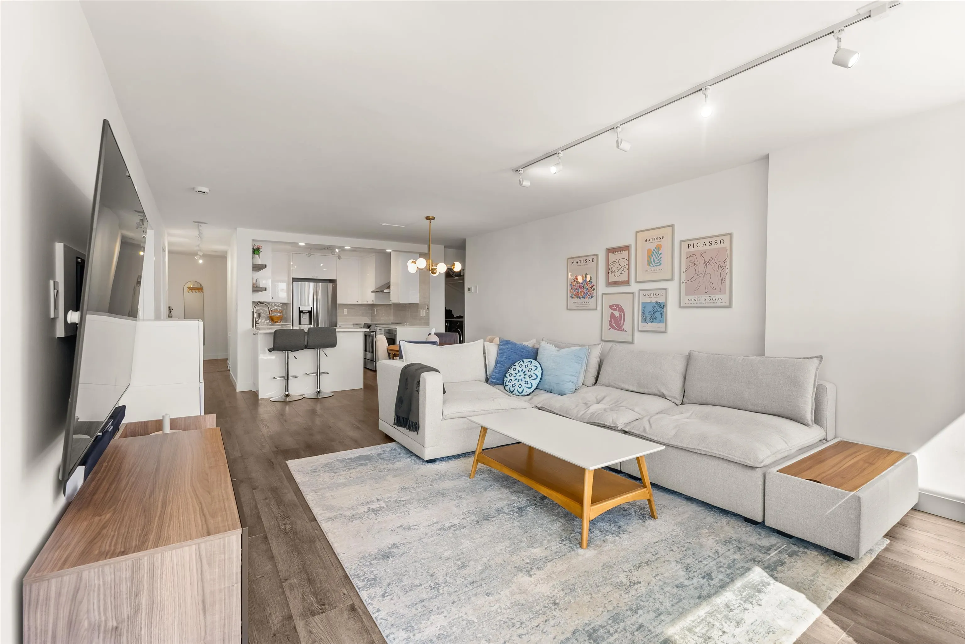 1602 8 Laguna Court