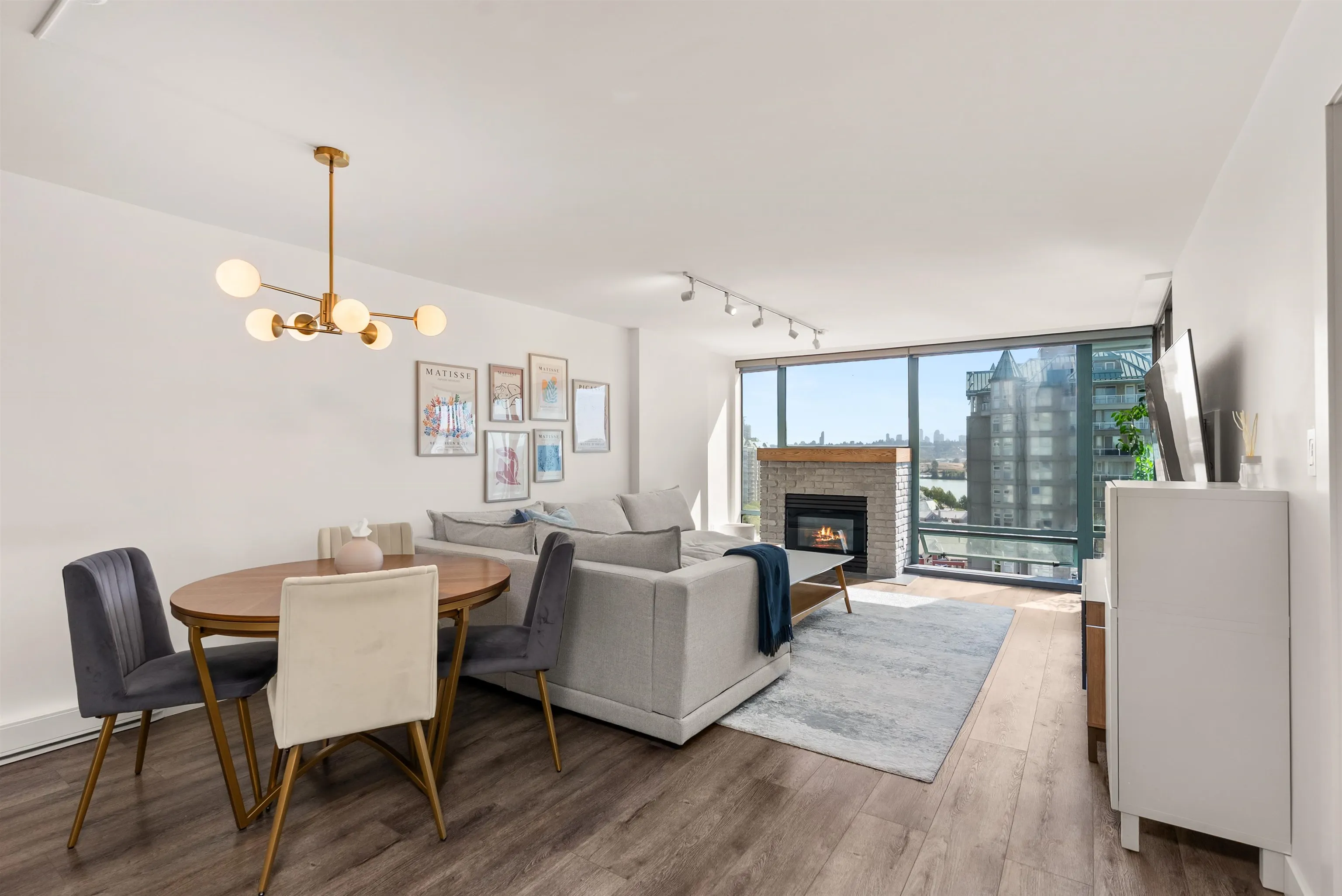 1602 8 Laguna Court