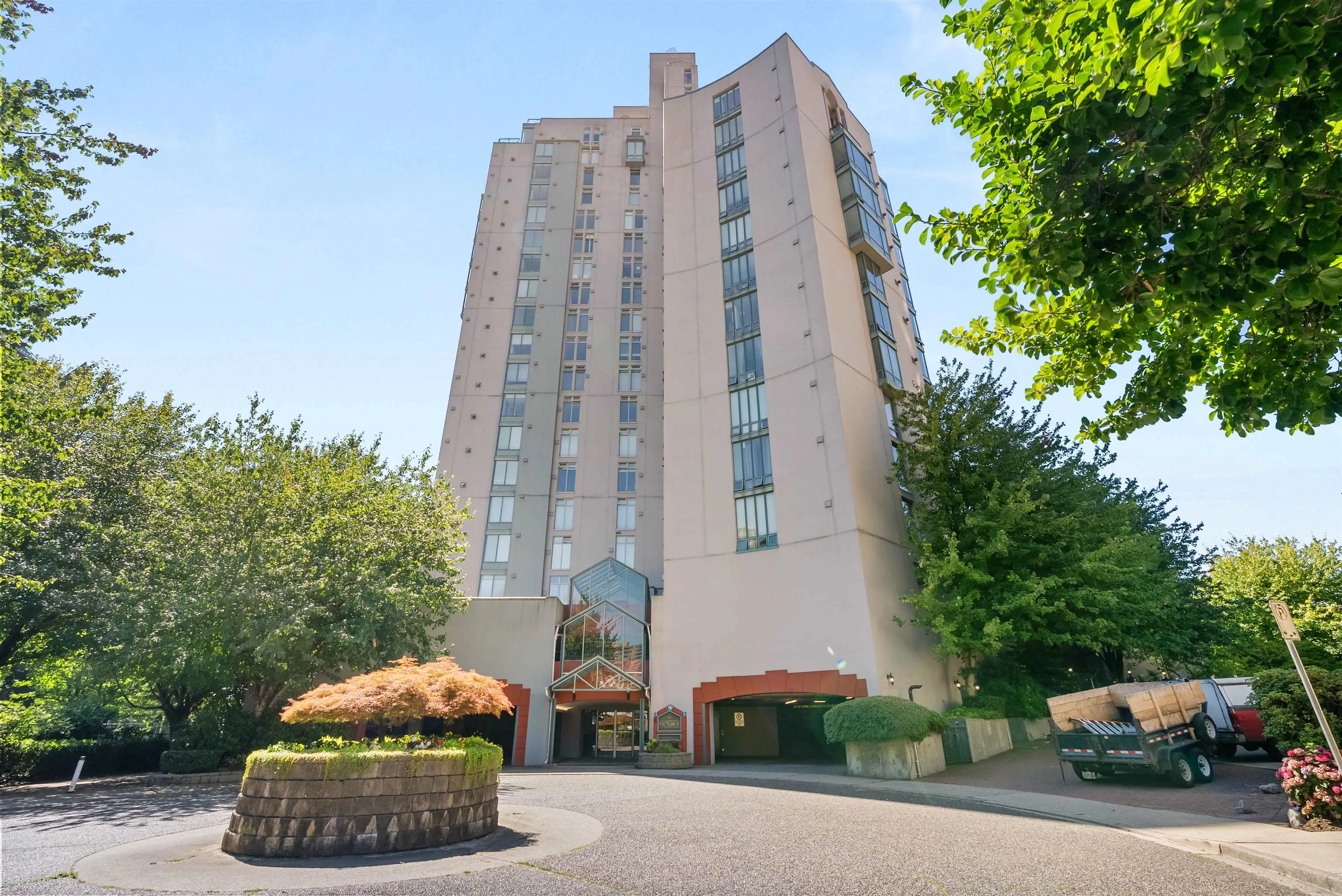1602 8 Laguna Court