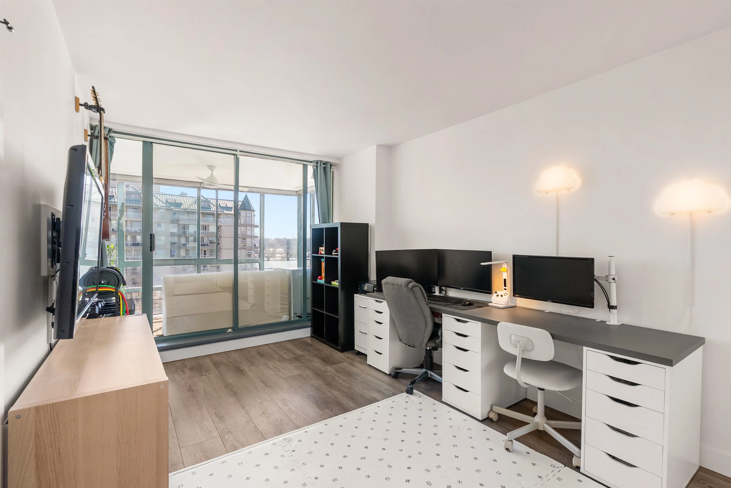 1602 8 Laguna Court