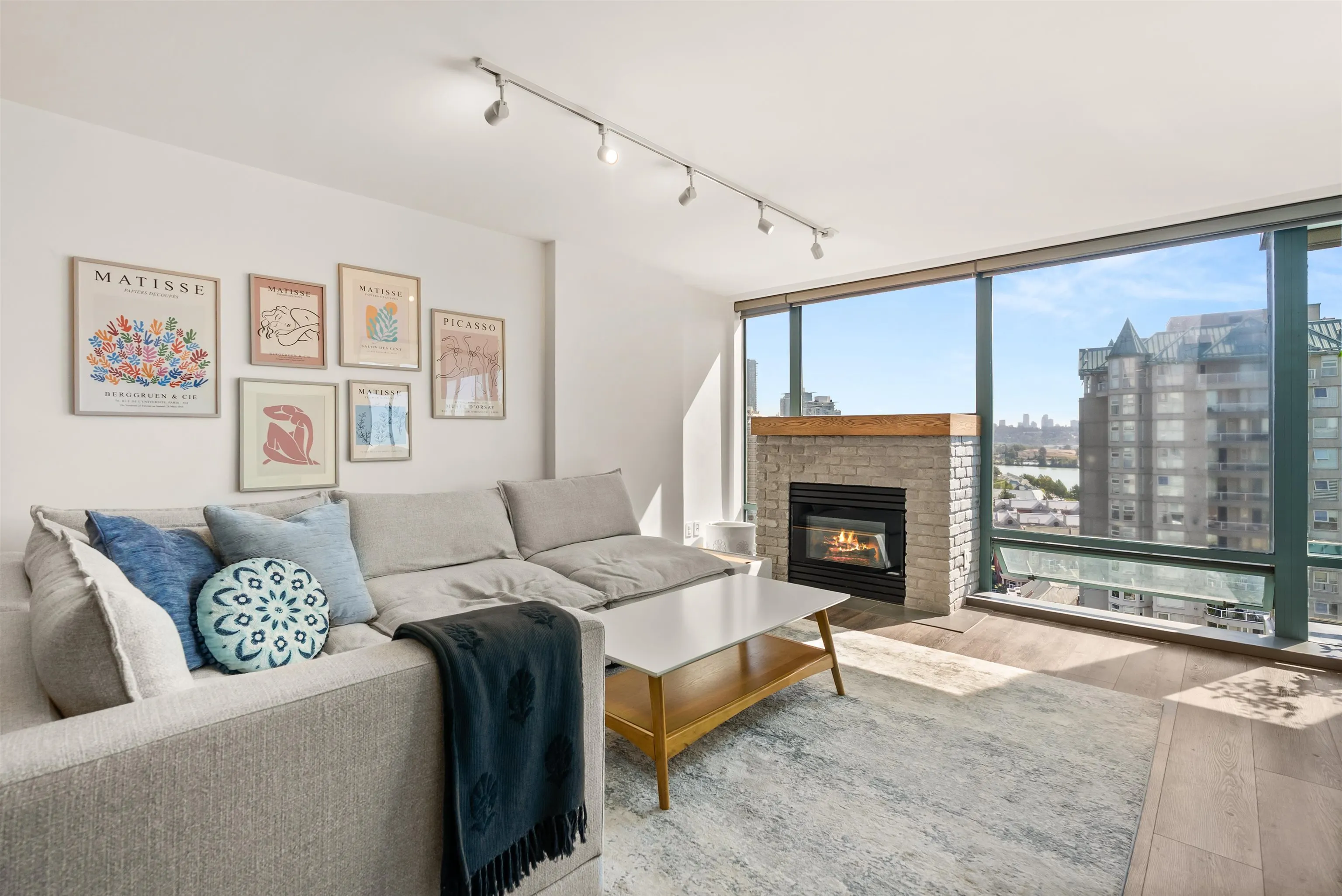 1602 8 Laguna Court