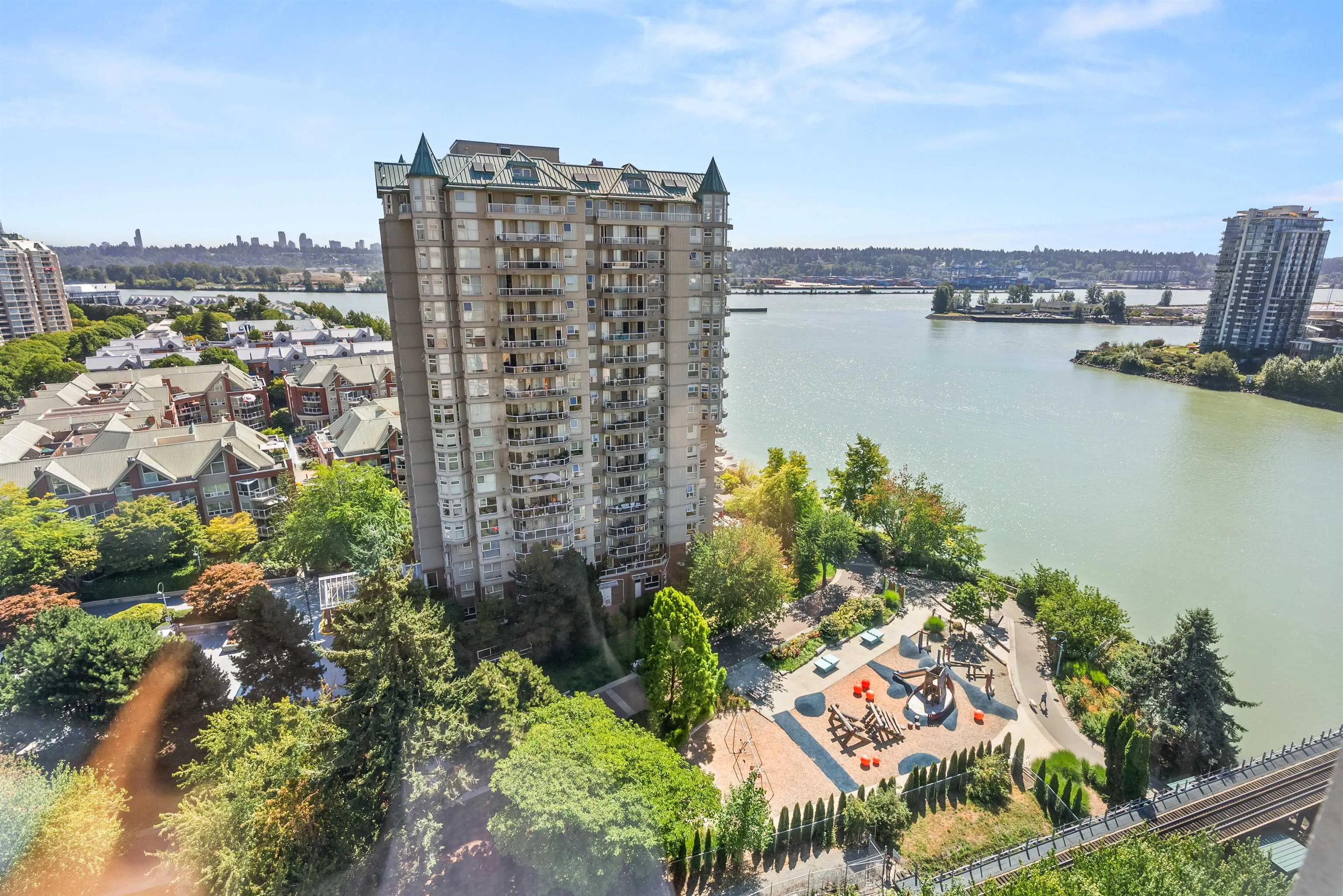 1602 8 Laguna Court