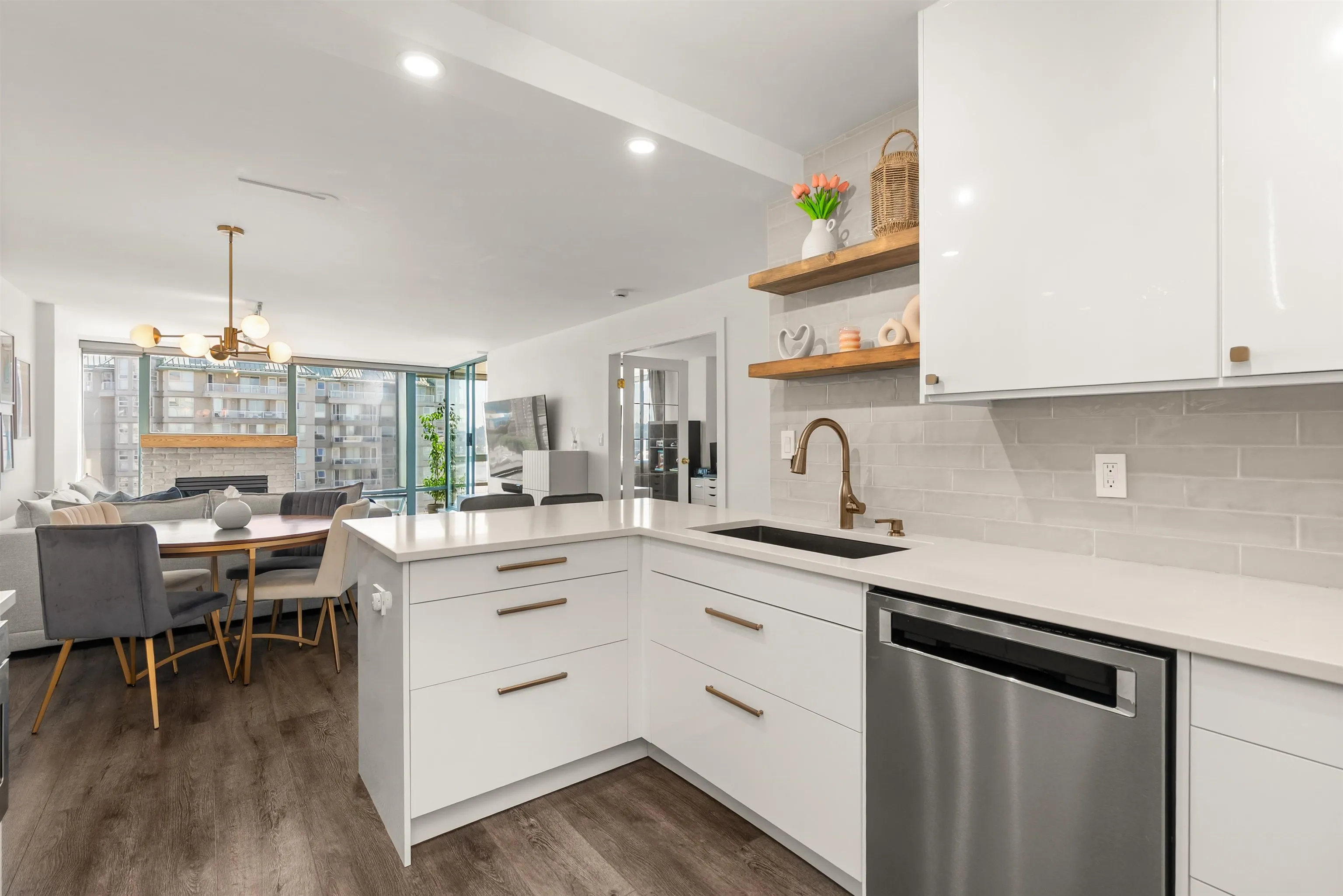 1602 8 Laguna Court