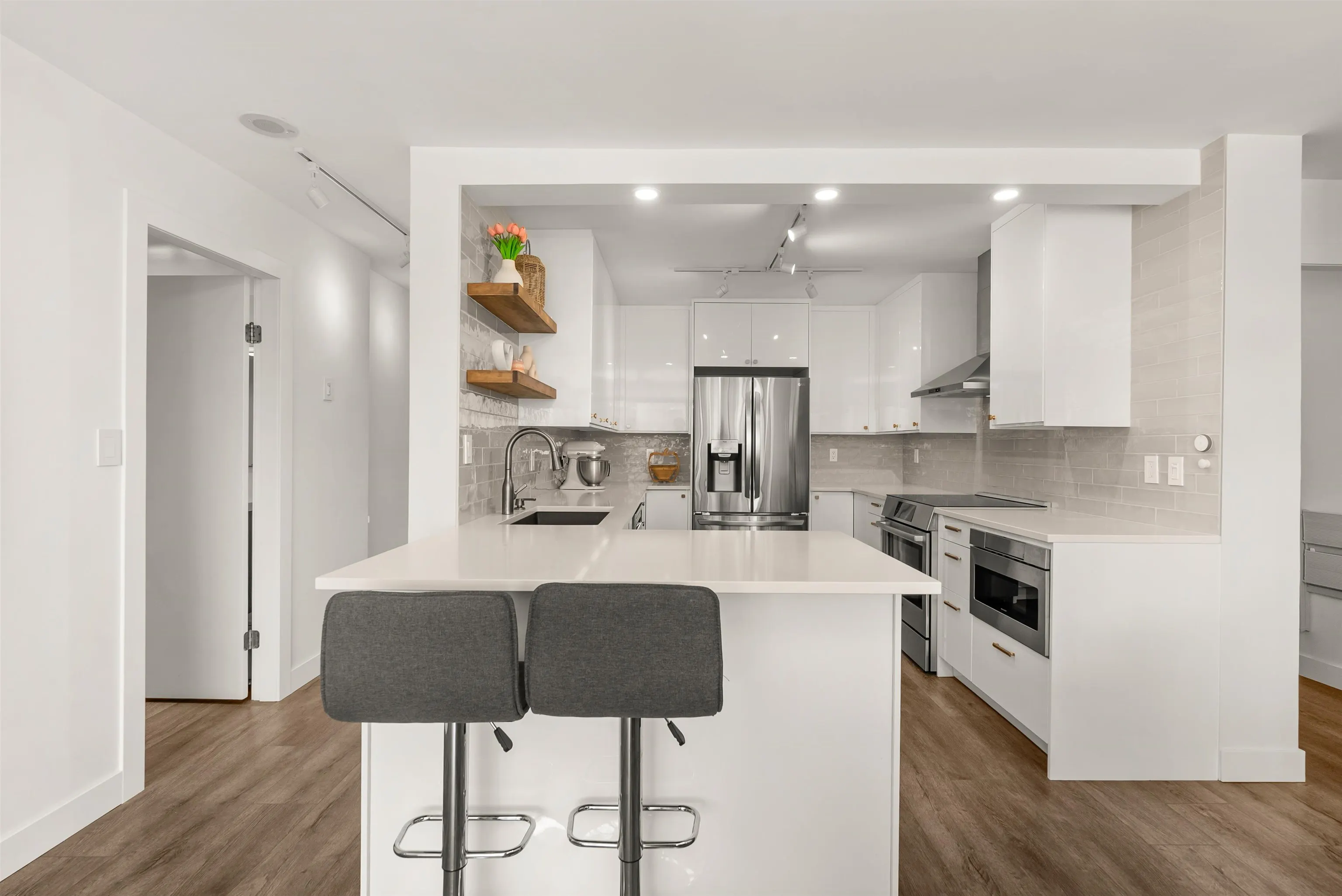 1602 8 Laguna Court