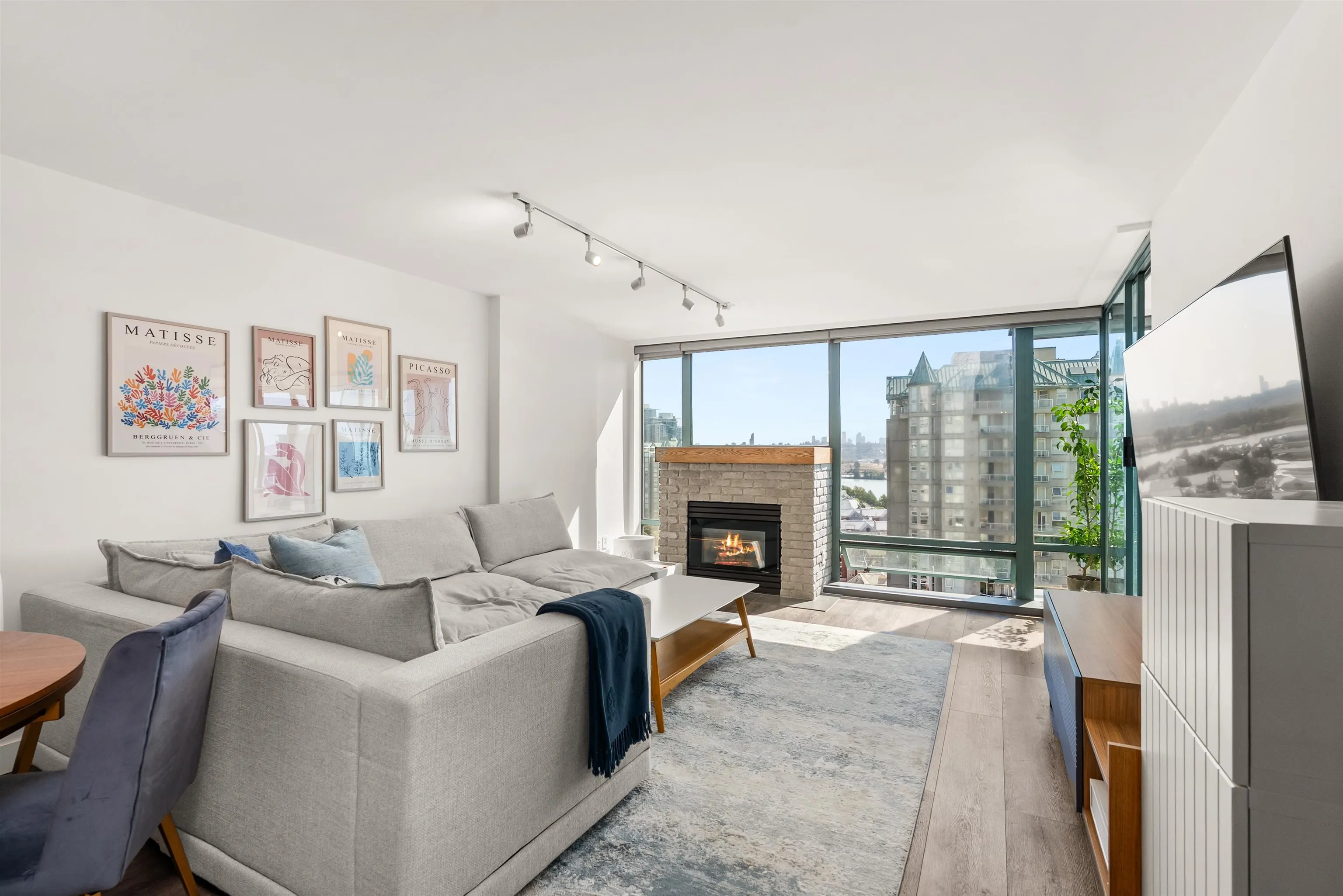 1602 8 Laguna Court