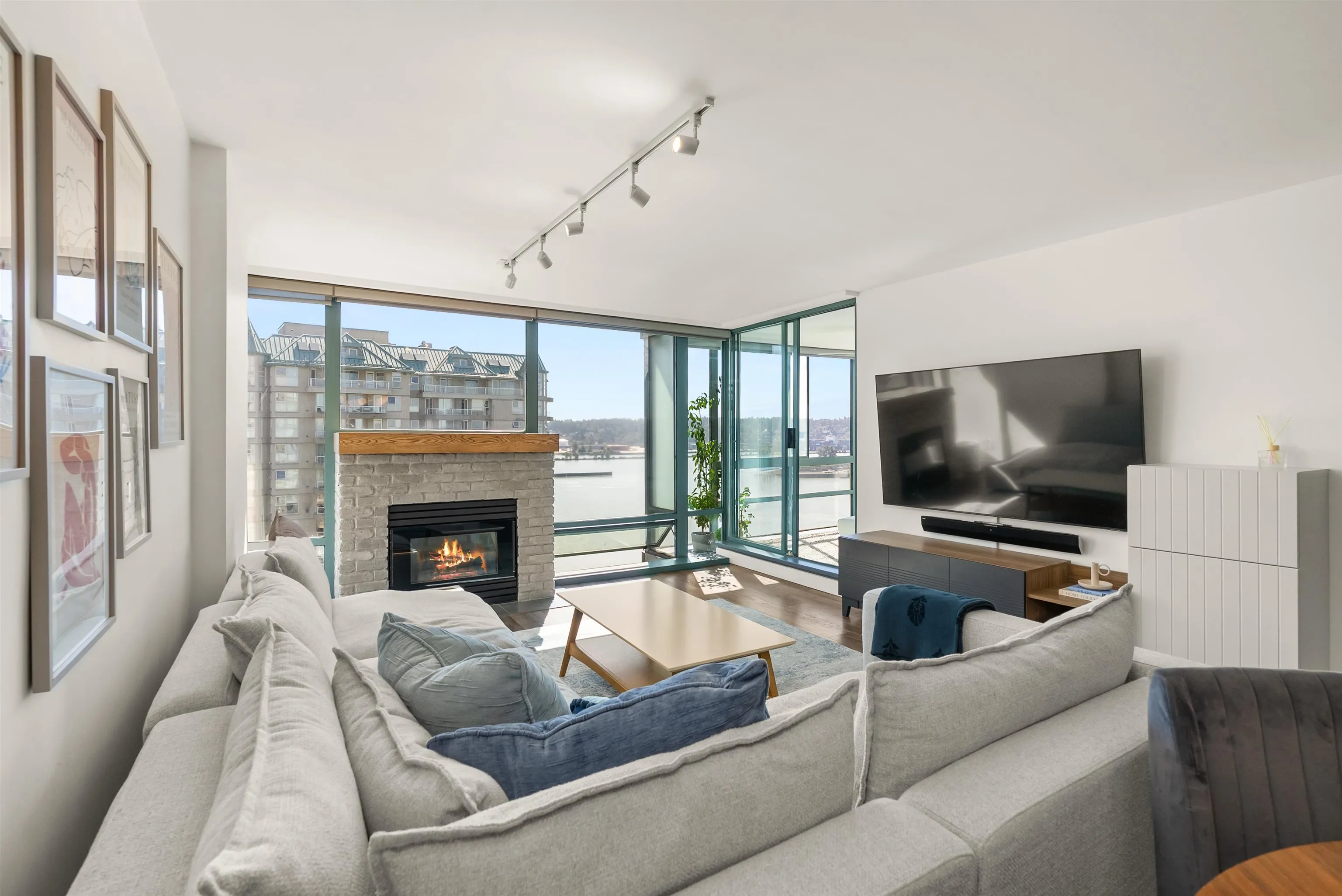 1602 8 Laguna Court
