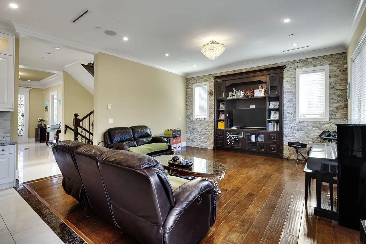 2168 W 16th Avenue