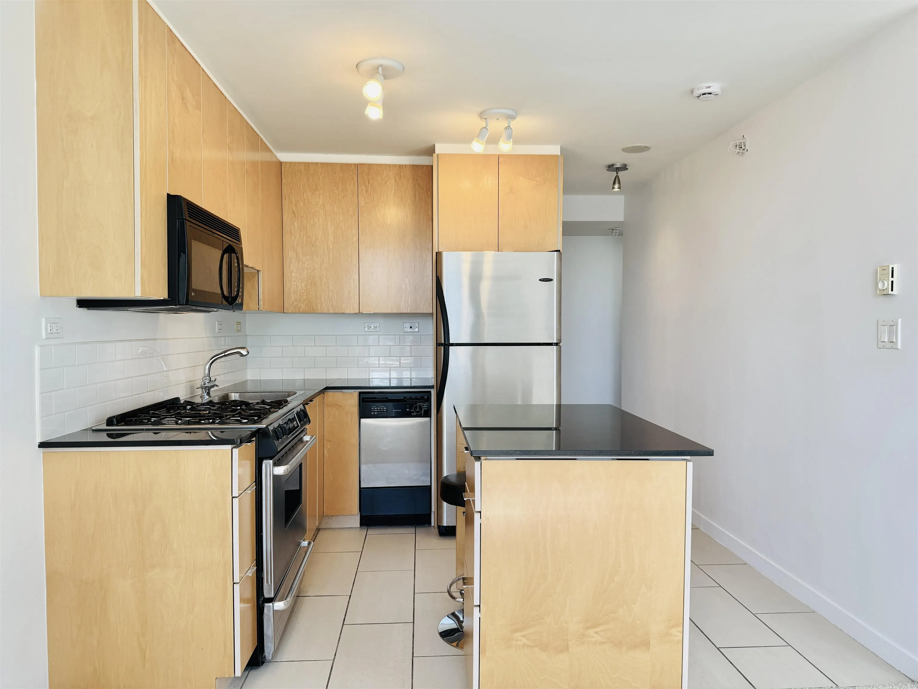 904 989 Beatty Street