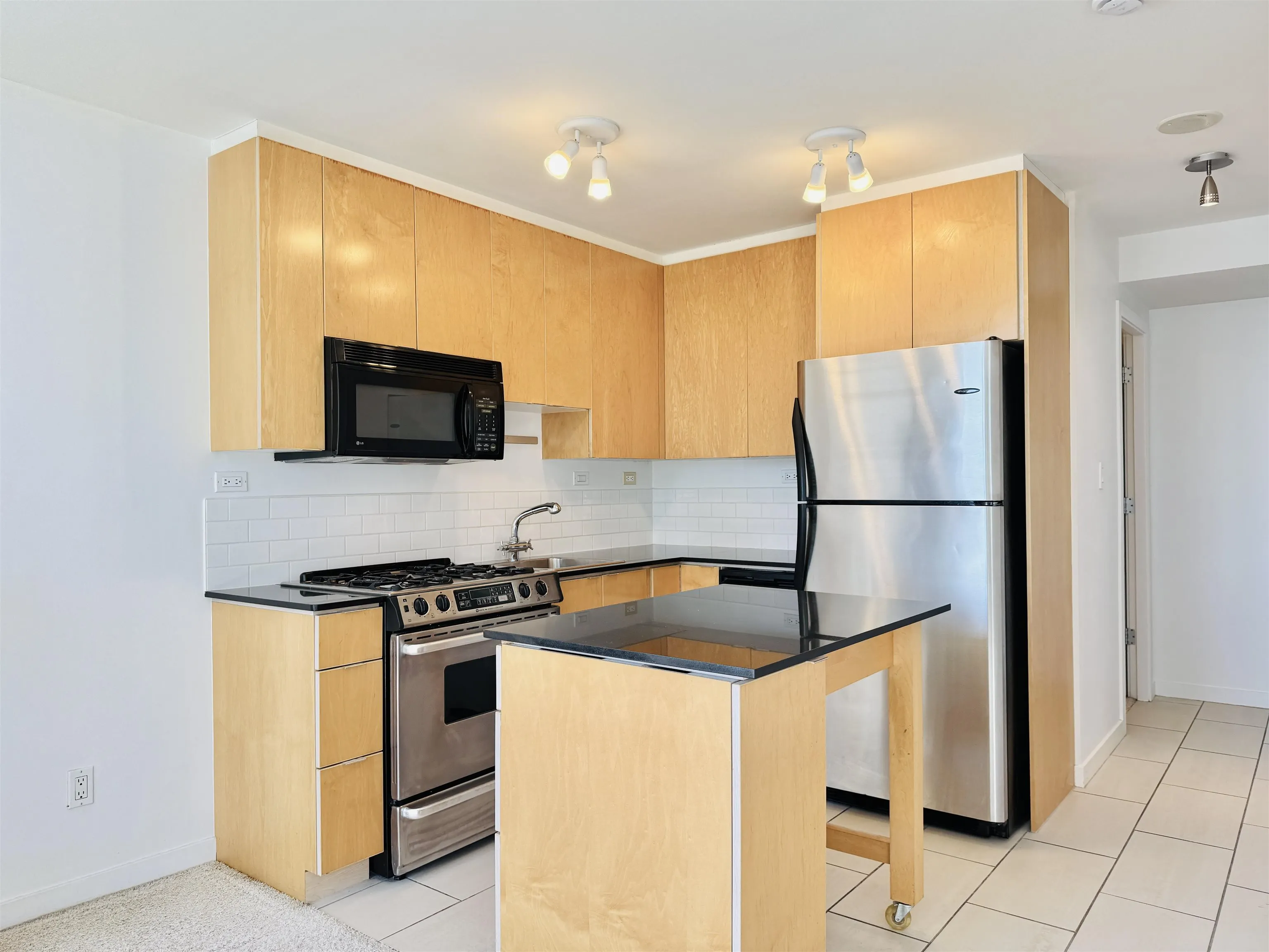 904 989 Beatty Street