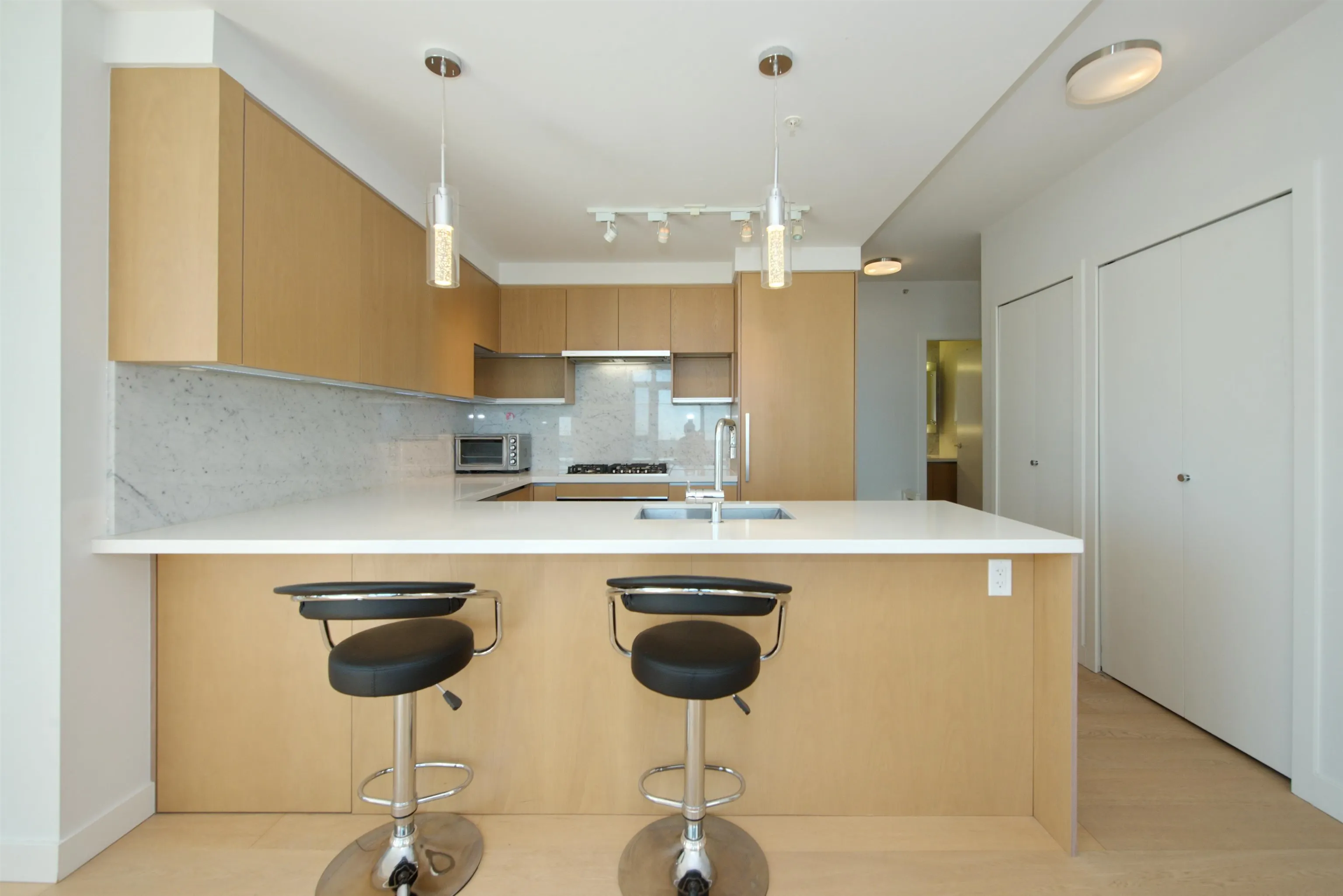 1802 6588 Nelson Avenue