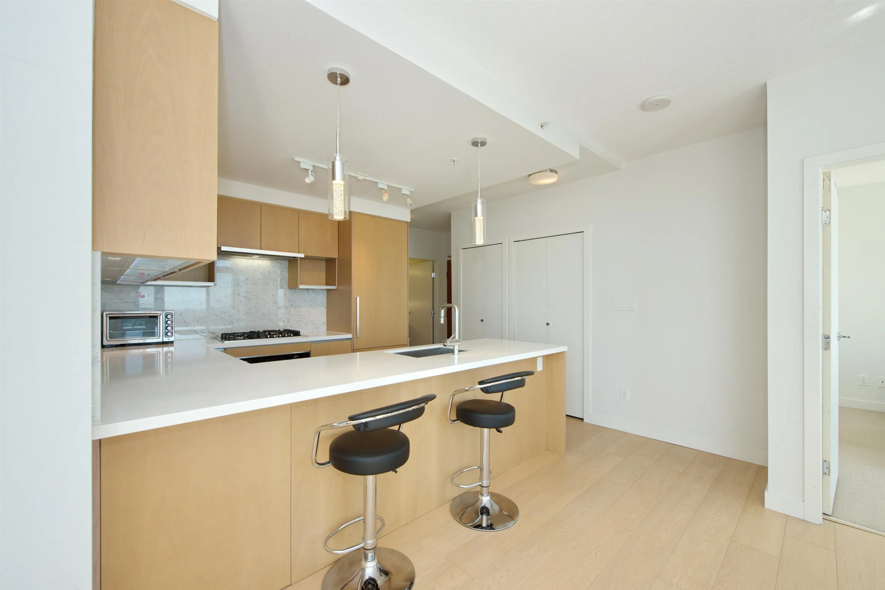 1802 6588 Nelson Avenue