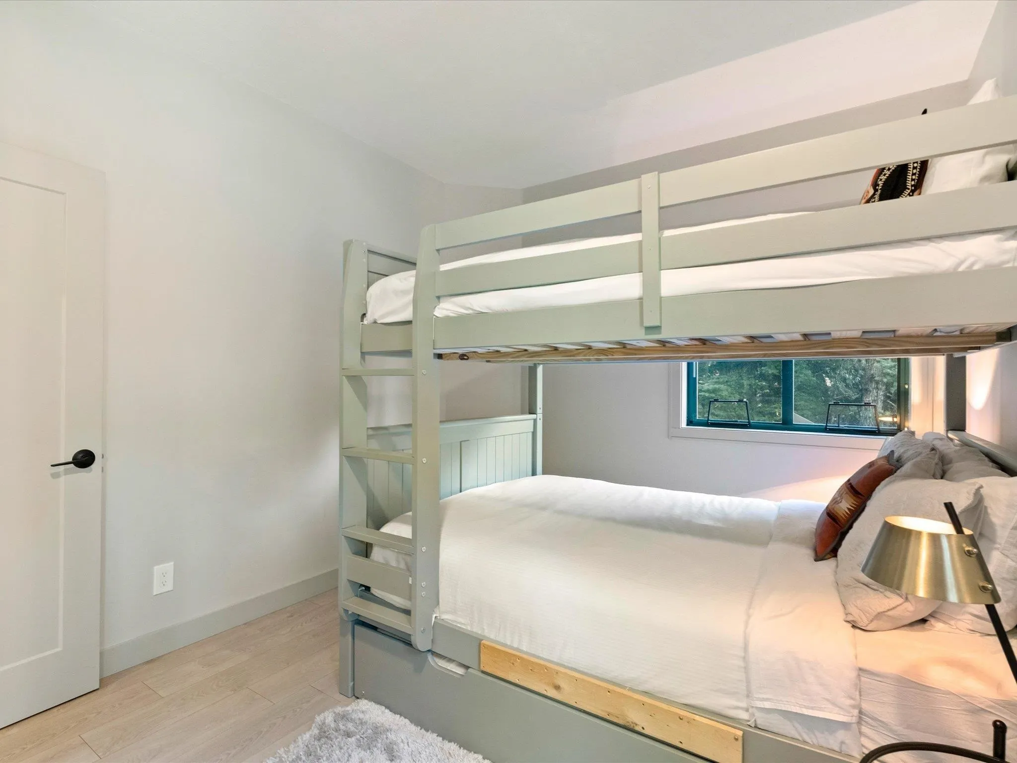 33 4652 Blackcomb Way