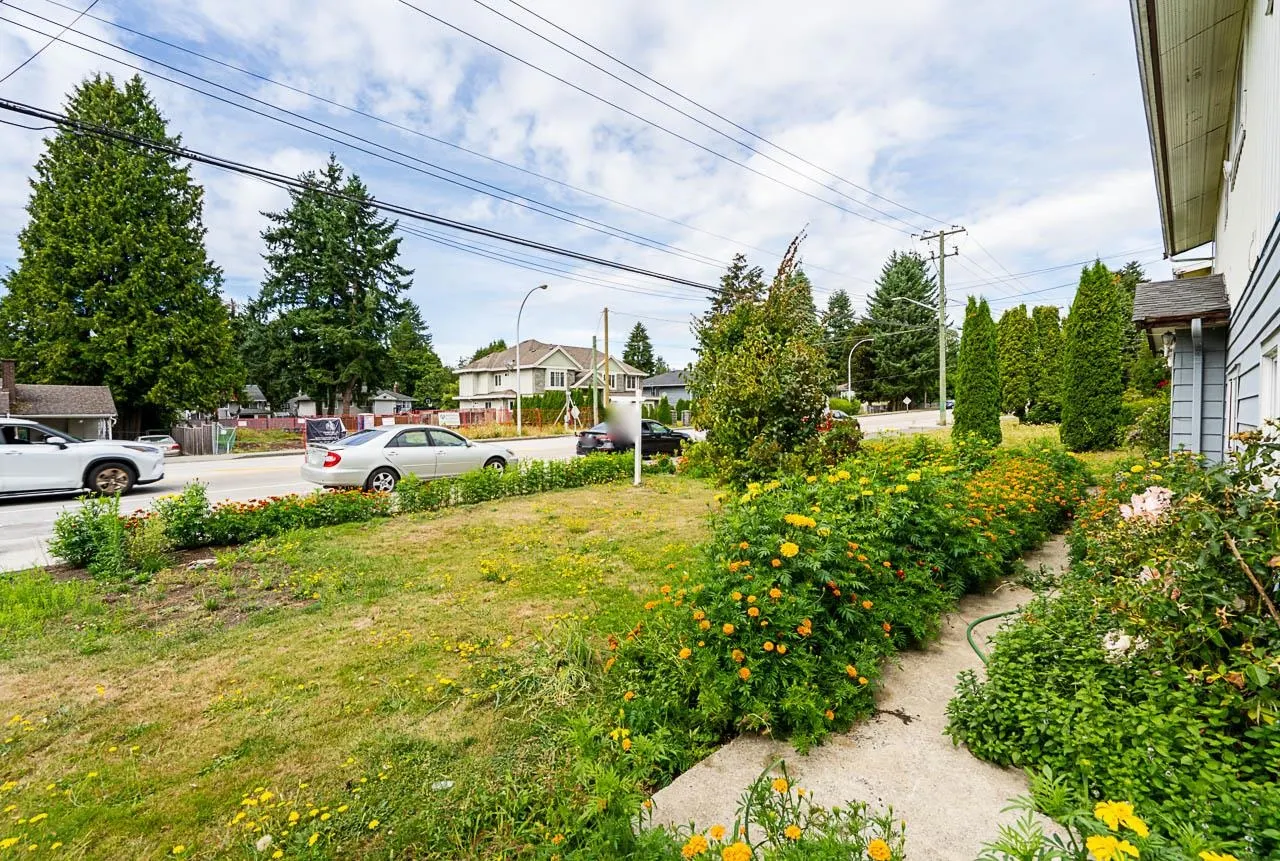 10038- 10040 128 Street