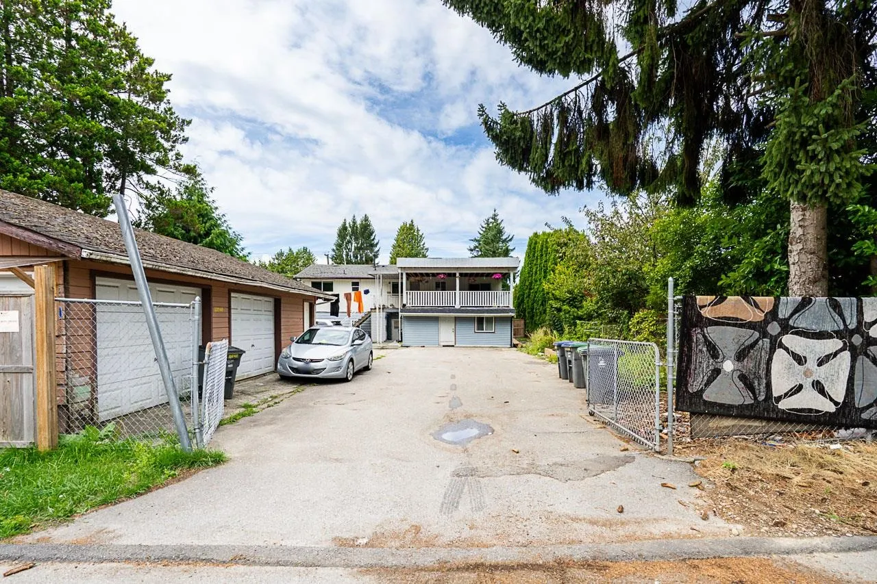 10038- 10040 128 Street