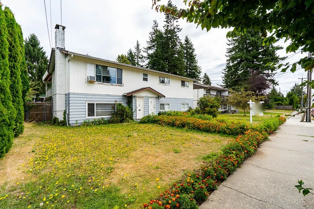10038- 10040 128 Street