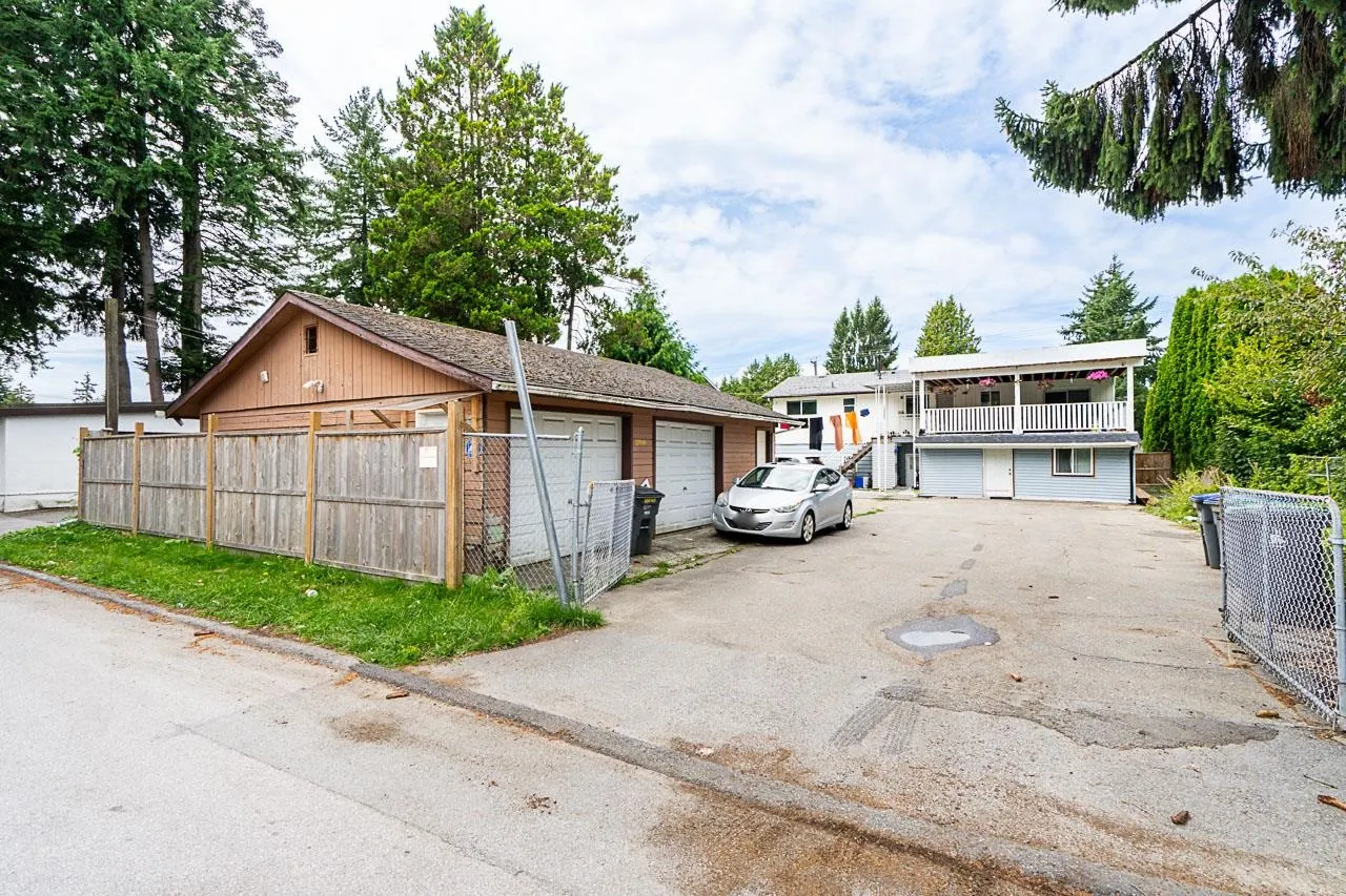 10038- 10040 128 Street