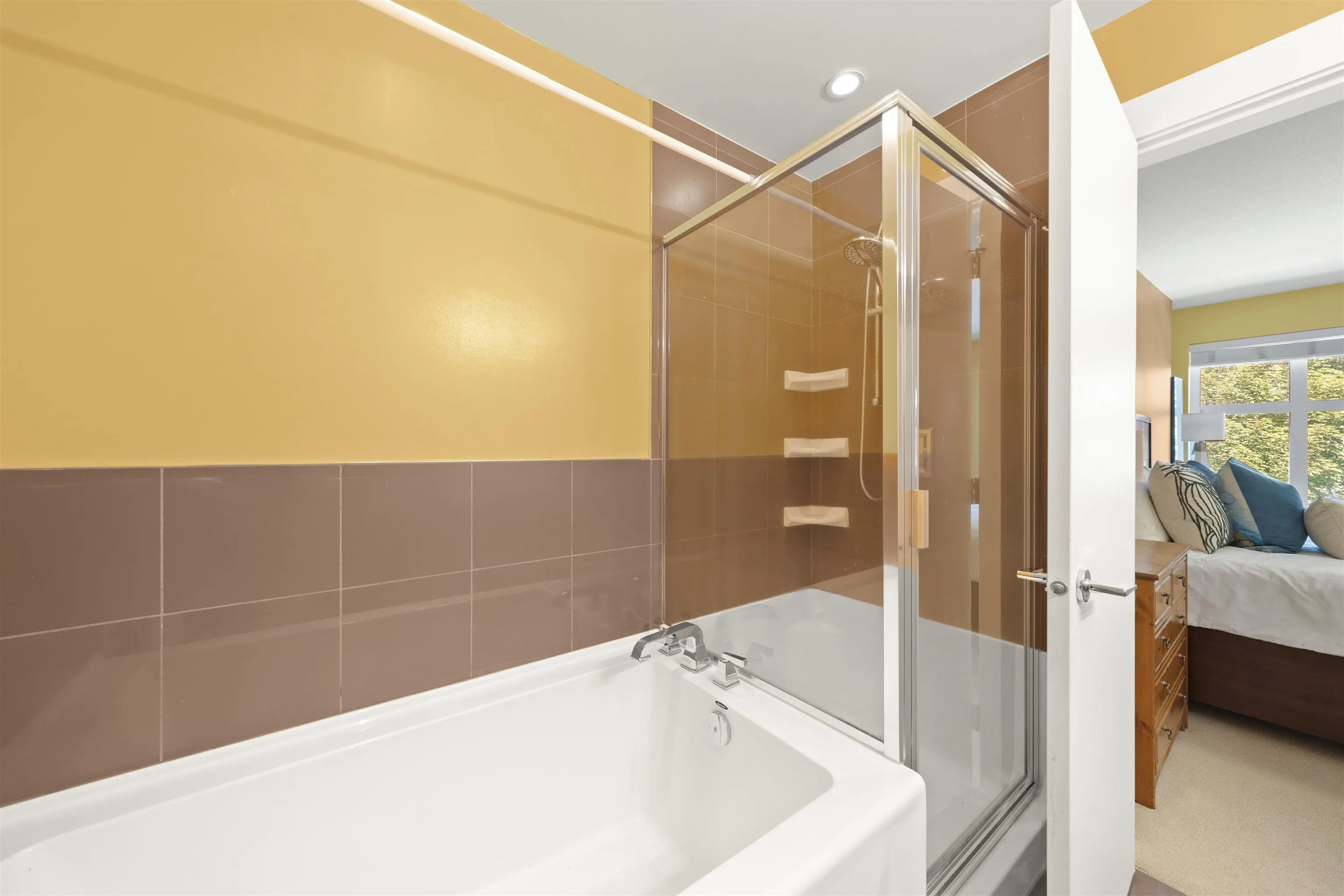 1103 8485 New Haven Close