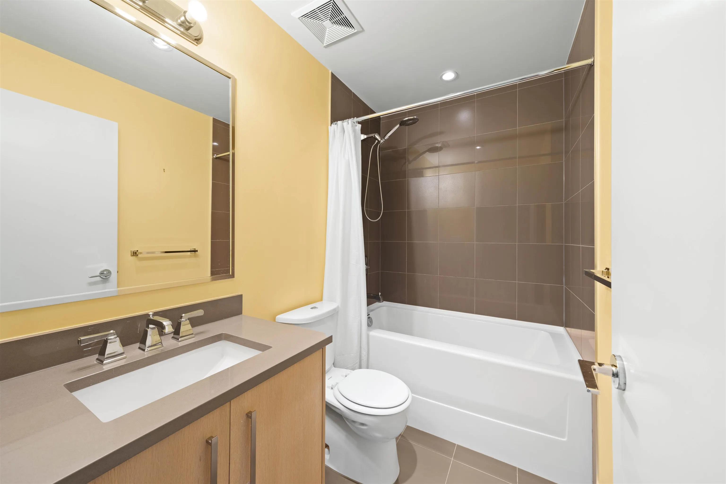 1103 8485 New Haven Close