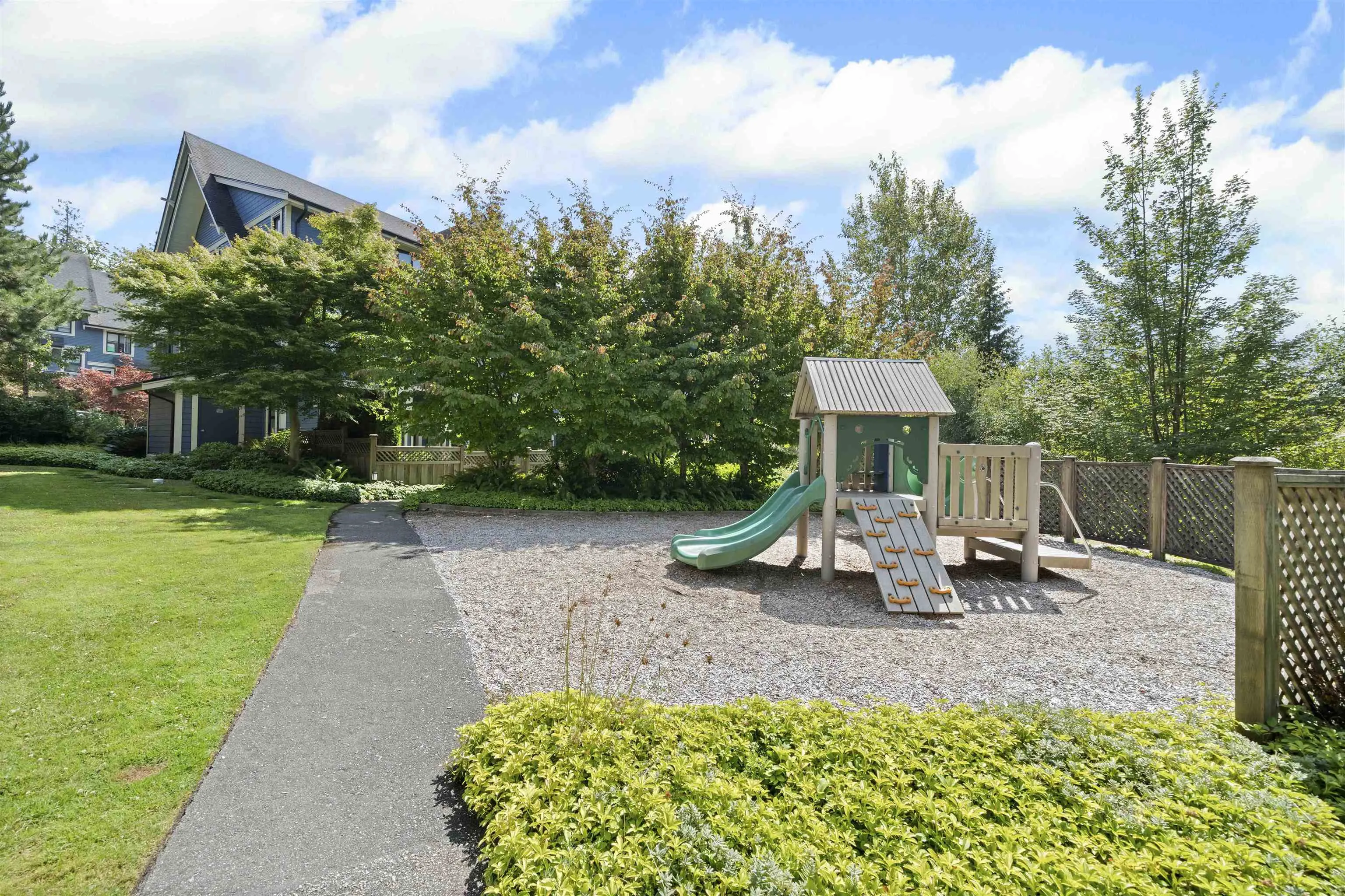 1103 8485 New Haven Close