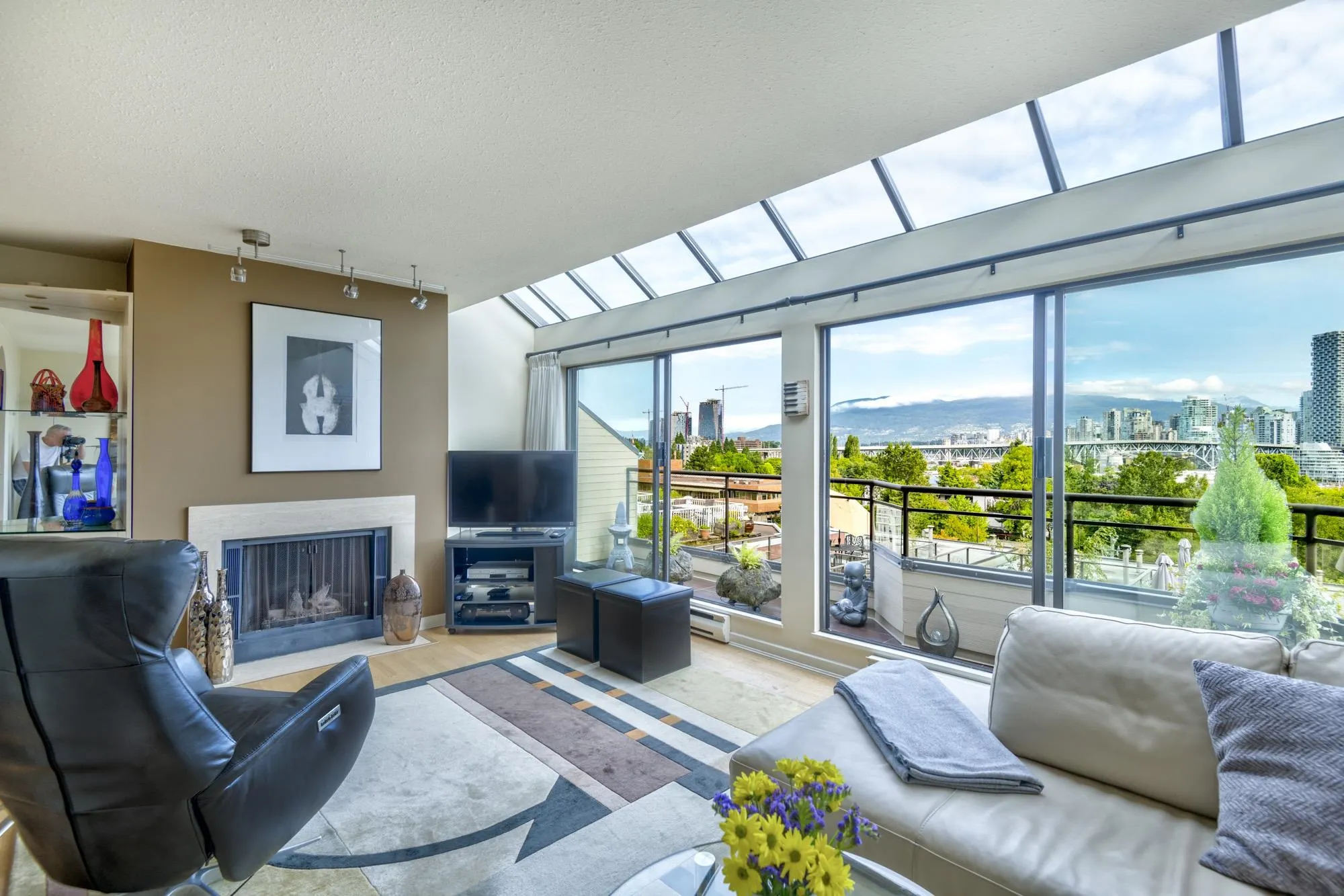 G 1215 W 7th Avenue