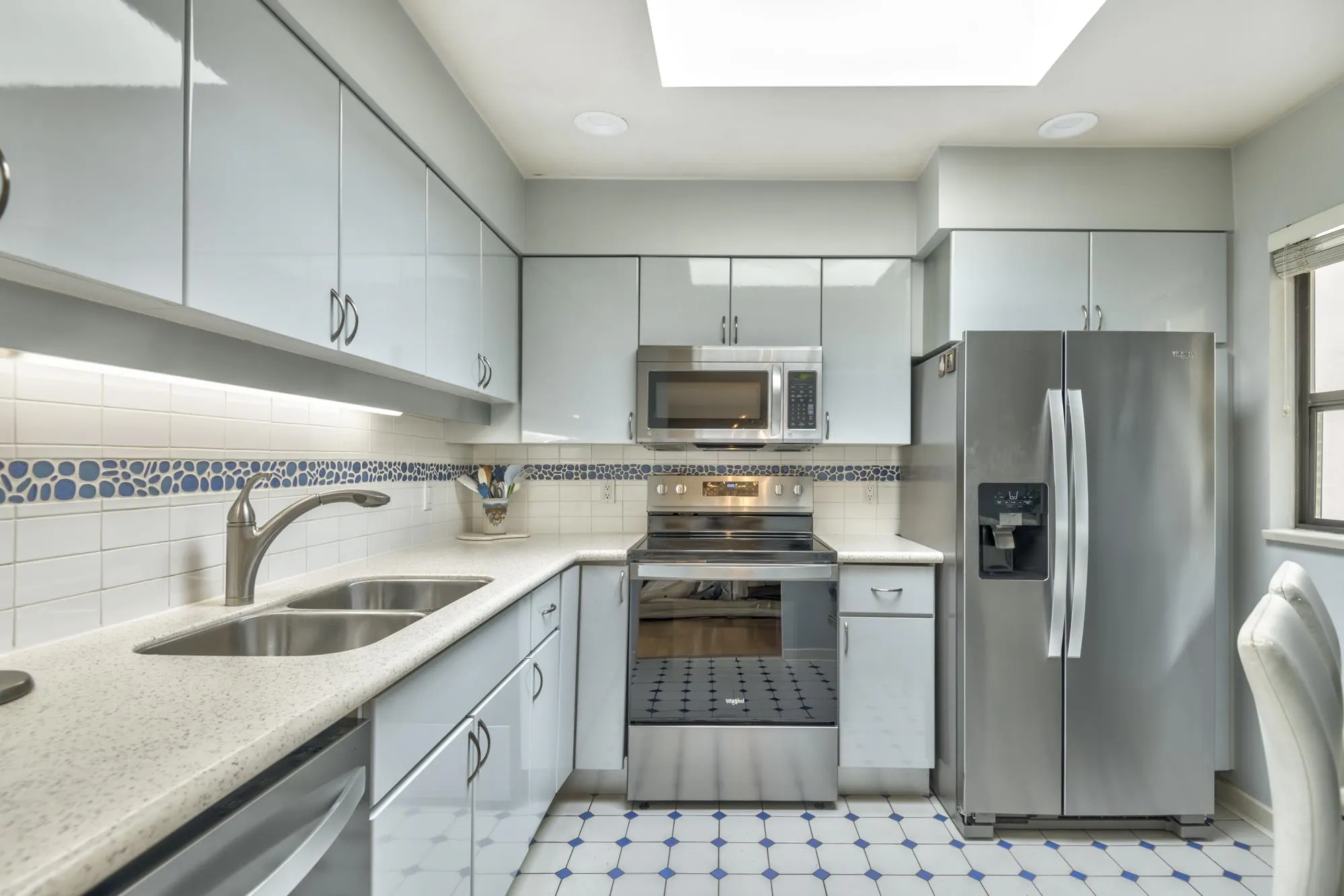 G 1215 W 7th Avenue