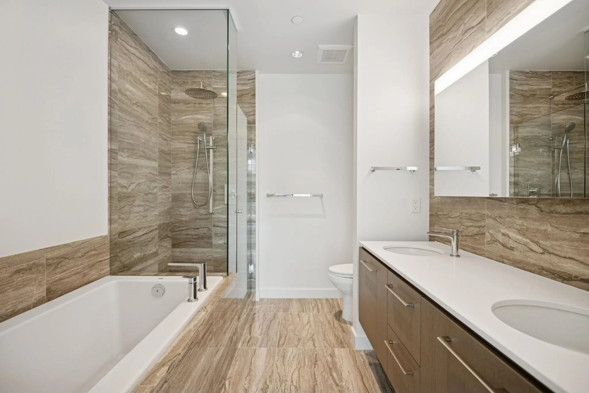 206 6611 Pearson Way
