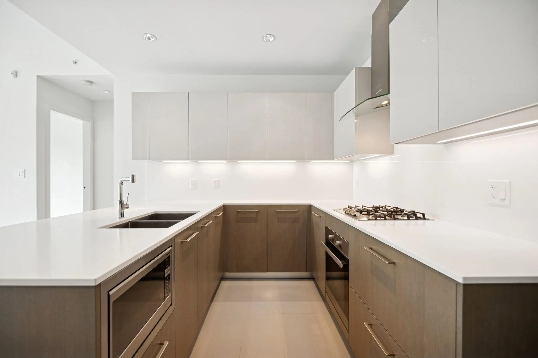 206 6611 Pearson Way