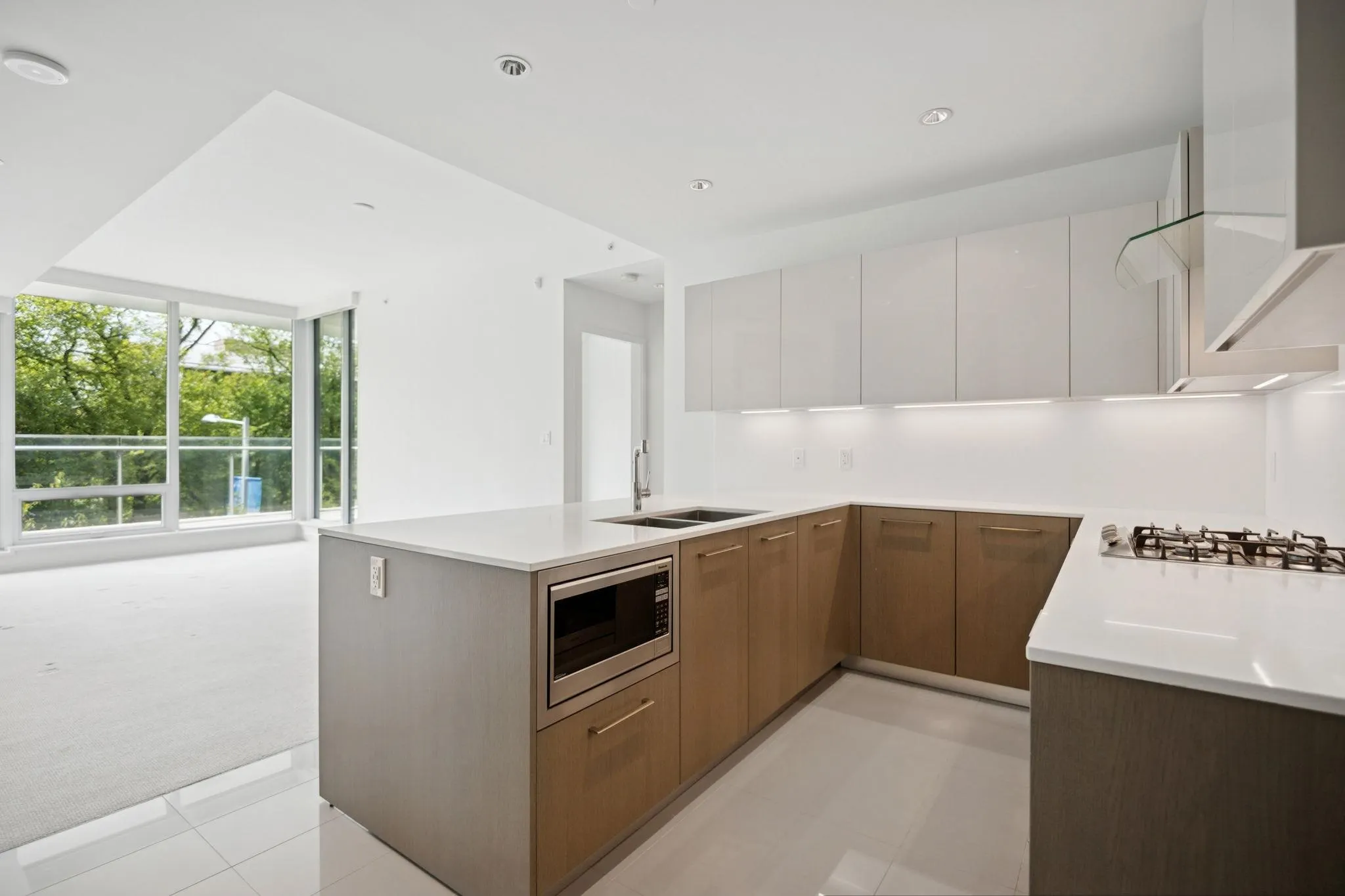 206 6611 Pearson Way